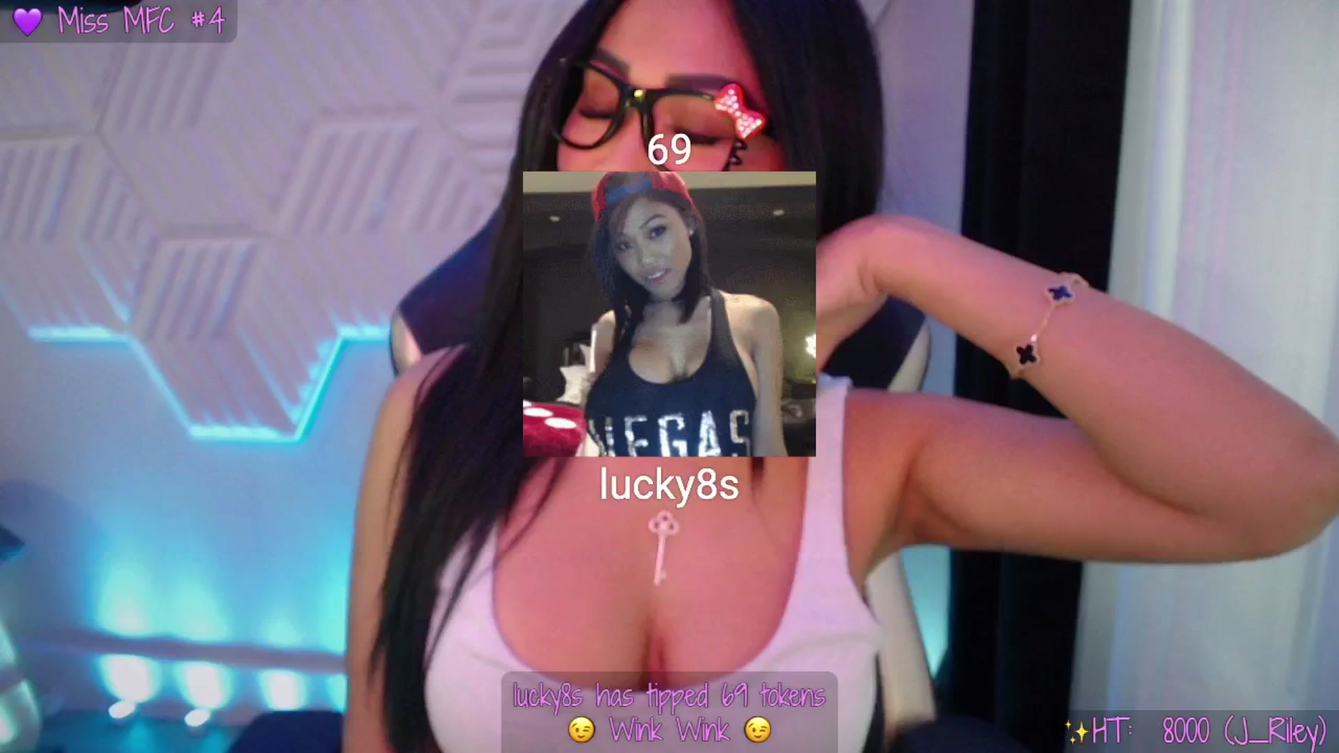 Gallery image thumbnail from SinCityVEE's myfreecams stream on, 11/16/2025, 20:31 image 16 of 20