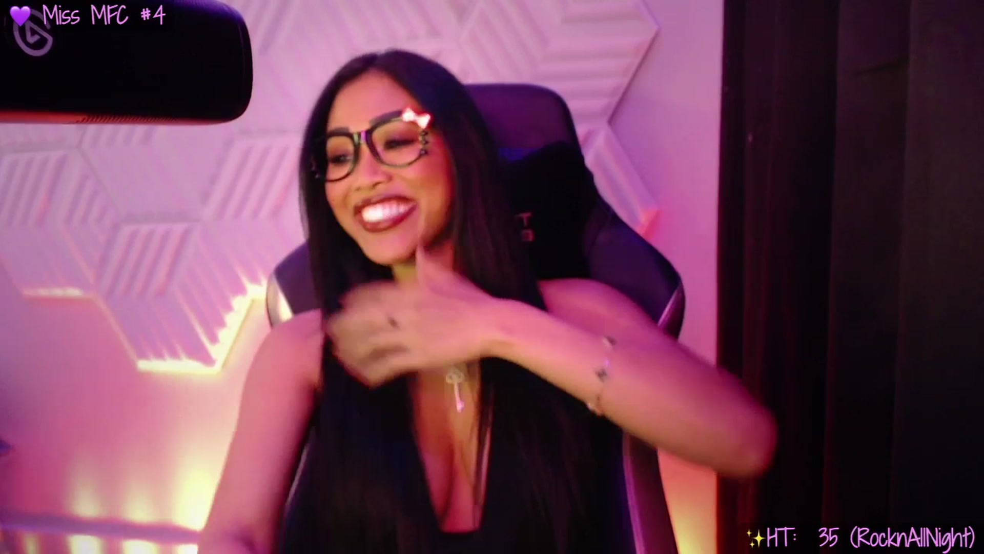 Gallery image thumbnail from SinCityVEE's myfreecams stream on, 11/17/2025, 08:29 image 8 of 20