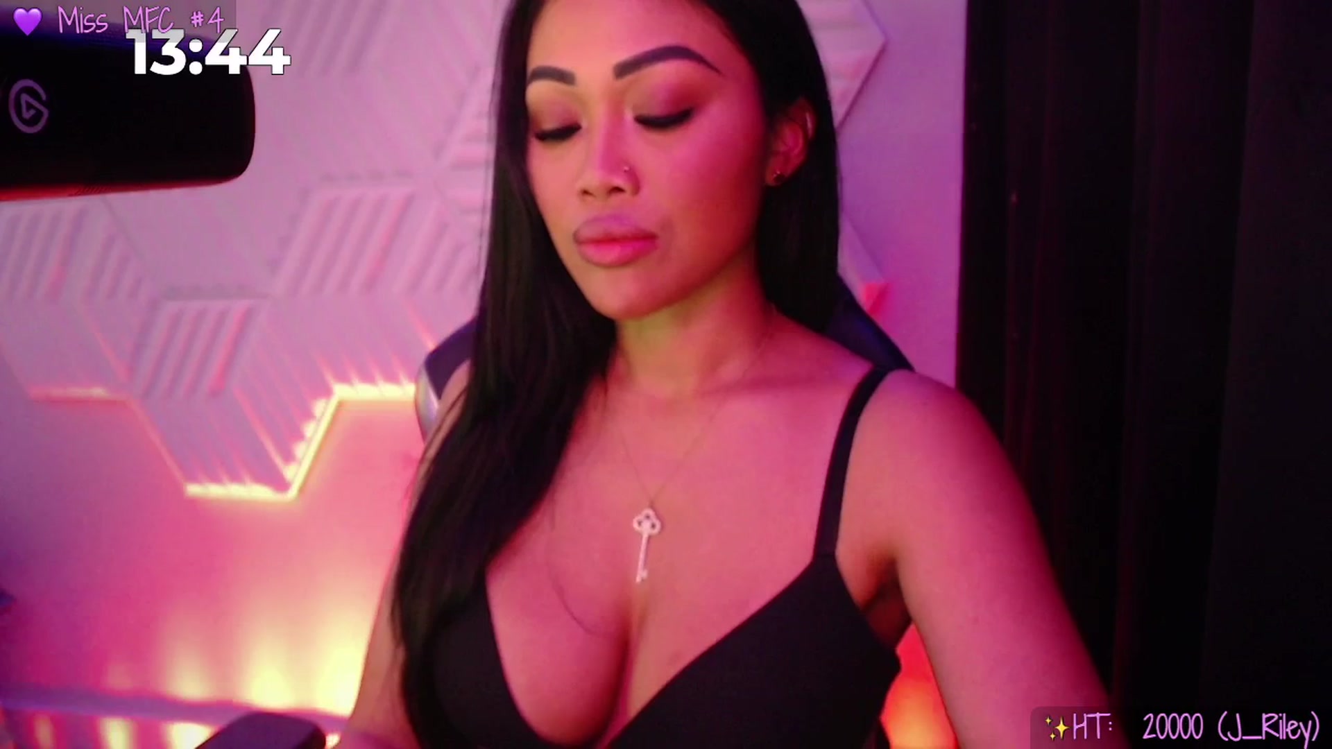 Gallery image thumbnail from SinCityVEE's myfreecams stream on, 11/21/2025, 12:59 image 15 of 20