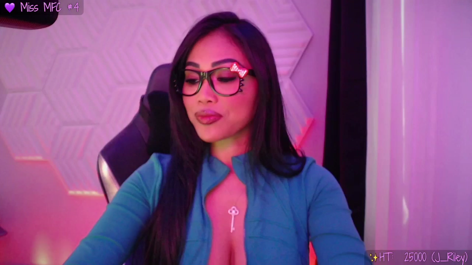 Gallery image thumbnail from SinCityVEE's myfreecams stream on, 11/21/2025, 18:53 image 10 of 20