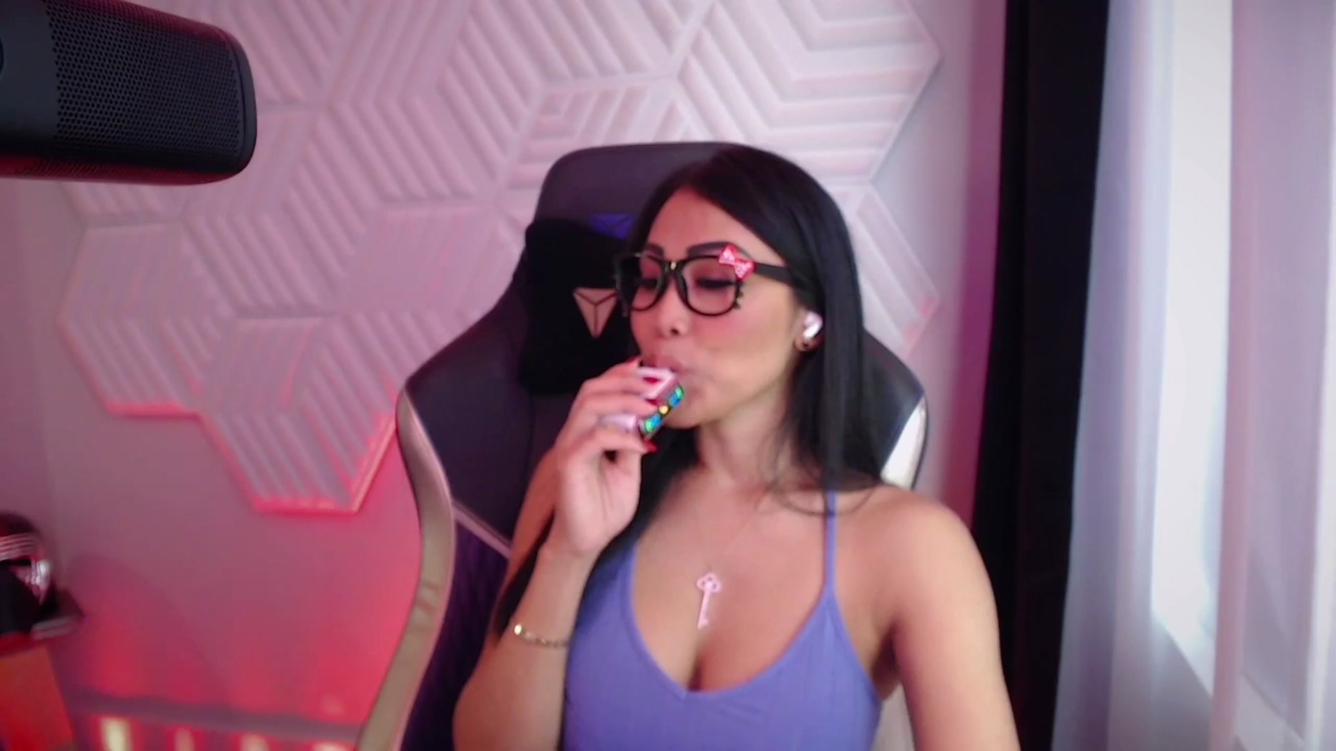 Gallery image thumbnail from SinCityVEE's myfreecams stream on, 11/24/2025, 21:19 image 8 of 20