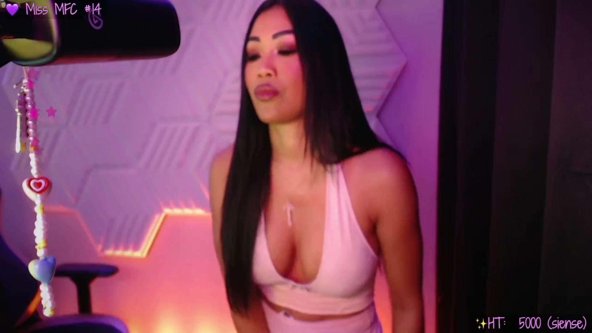 Gallery image thumbnail from SinCityVEE's myfreecams stream on, 12/07/2025, 09:29 image 5 of 20