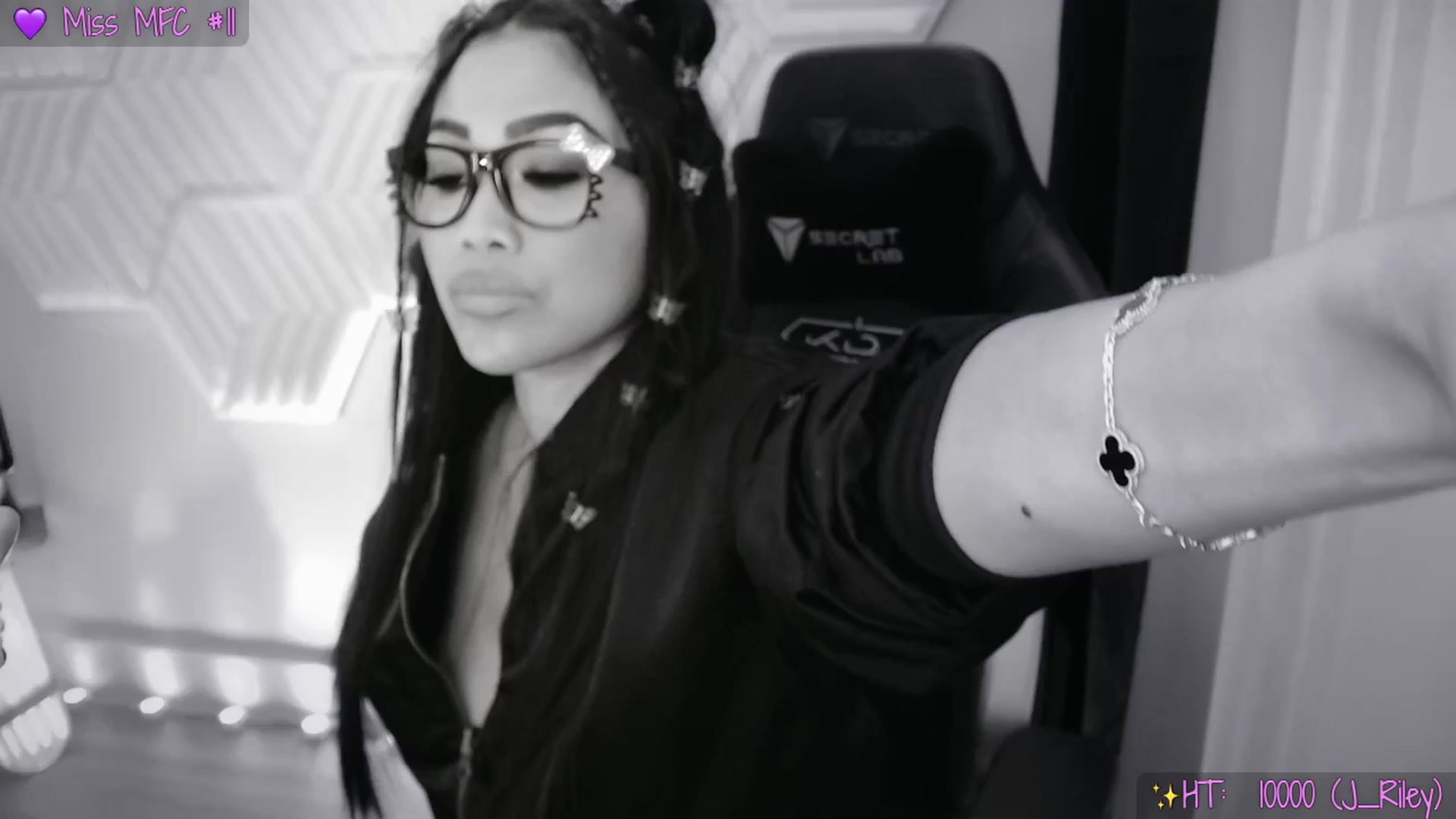 Gallery image thumbnail from SinCityVEE's myfreecams stream on, 12/11/2025, 09:26 image 3 of 20