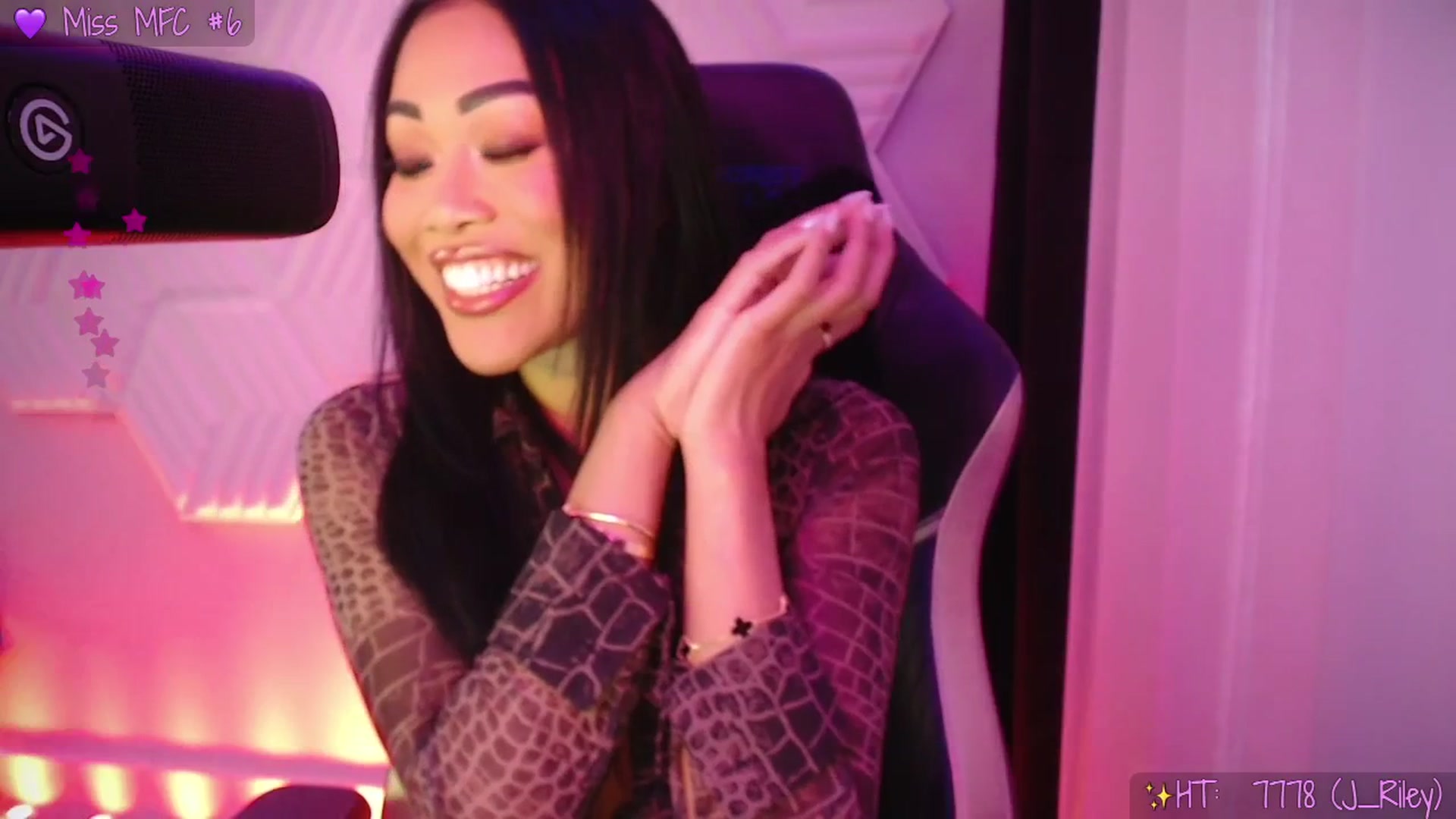 Gallery image thumbnail from SinCityVEE's myfreecams stream on, 12/19/2025, 07:47 image 14 of 20
