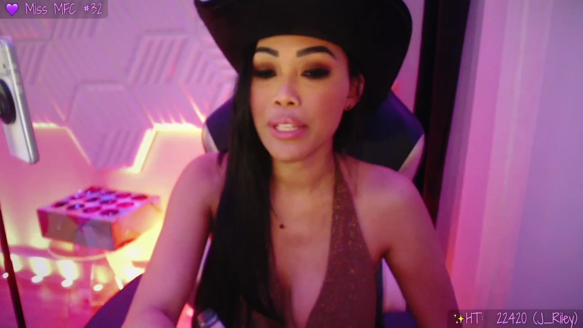 Gallery image thumbnail from SinCityVEE's myfreecams stream on, 02/20/2026, 10:43 image 14 of 20