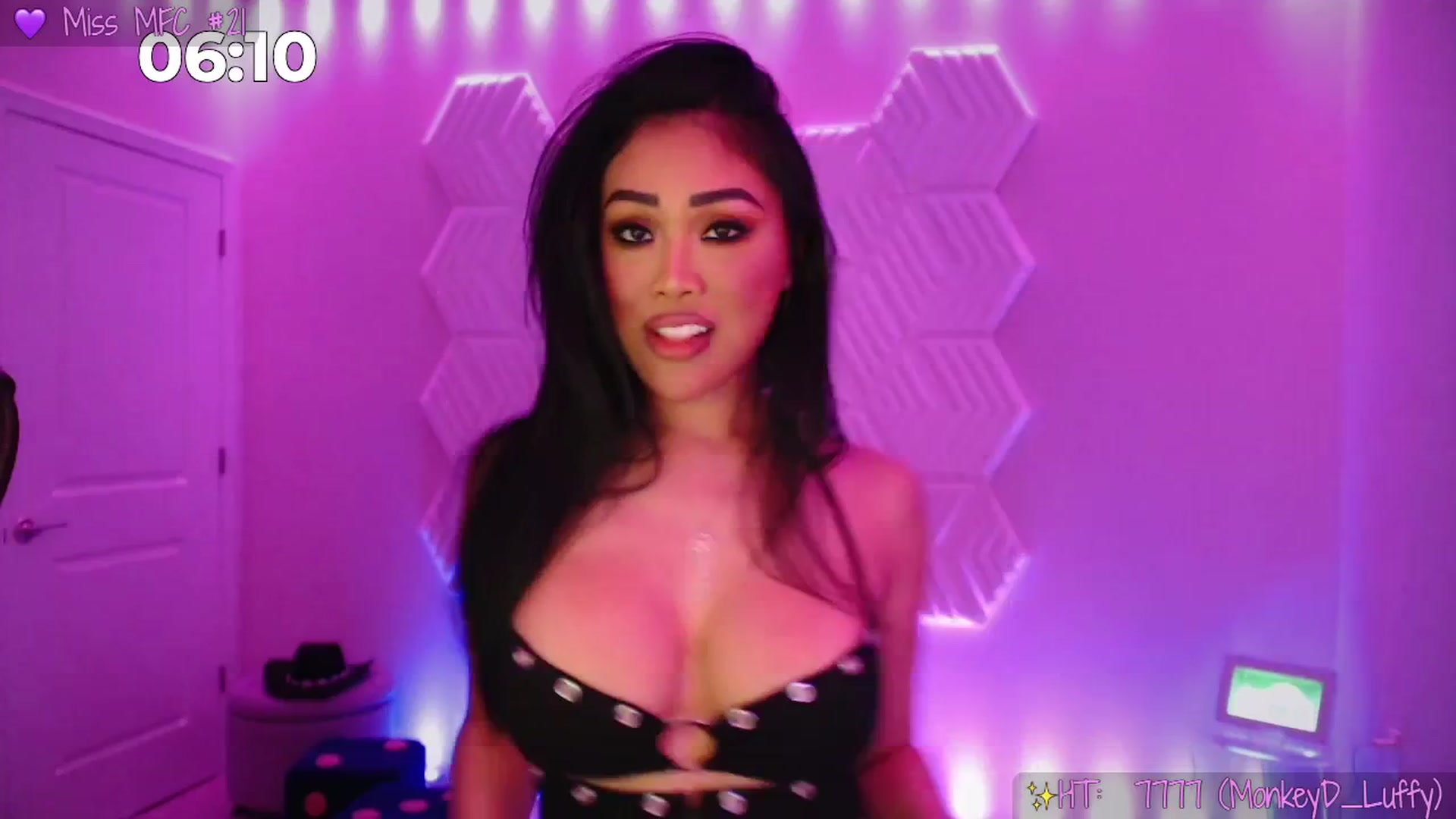 Gallery image thumbnail from SinCityVEE's myfreecams stream on, 04/07/2026, 08:11 image 13 of 20