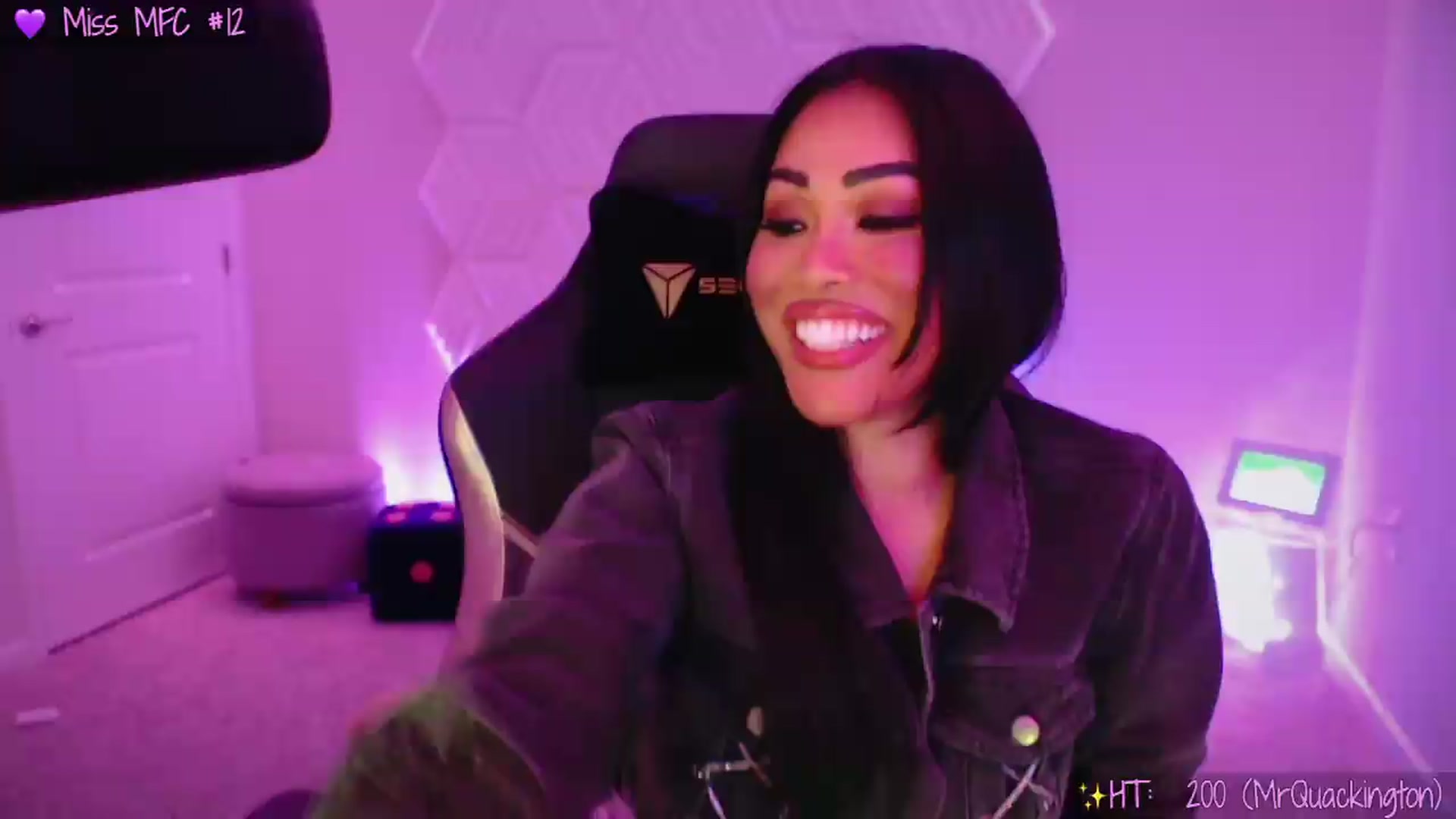 Gallery image thumbnail from SinCityVEE's myfreecams stream on, 04/21/2026, 07:56 image 3 of 20