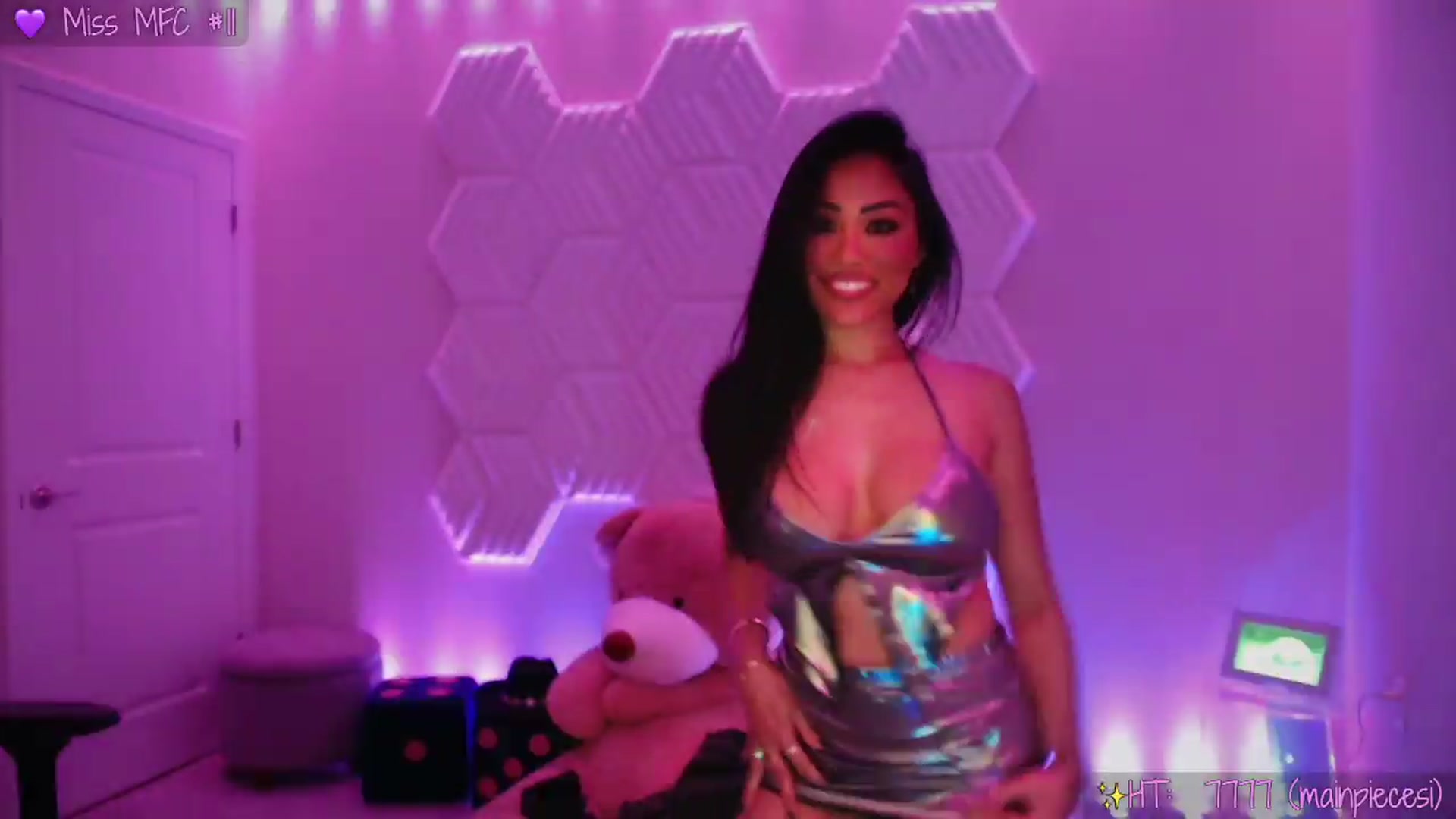 Gallery image thumbnail from SinCityVEE's myfreecams stream on, 04/21/2026, 07:56 image 17 of 20