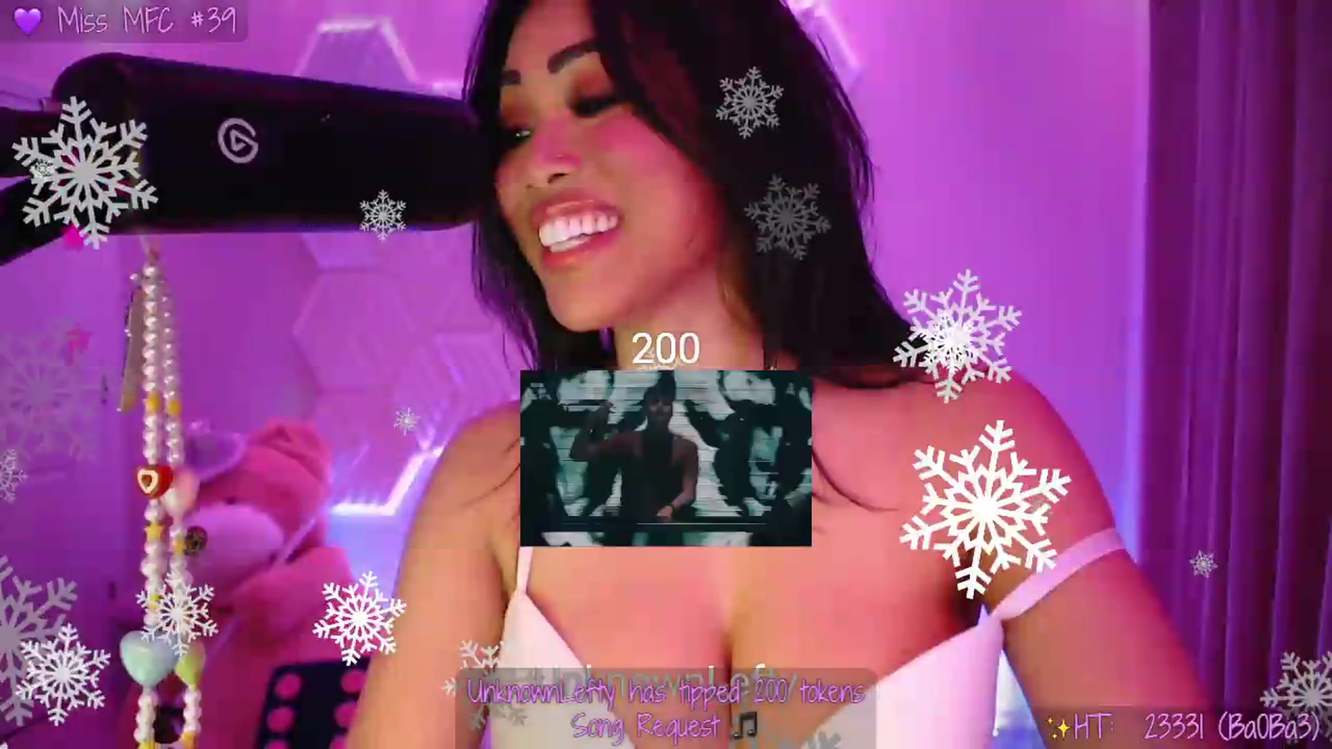 Gallery image thumbnail from SinCityVEE's myfreecams stream on, 05/15/2026, 09:34 image 15 of 20