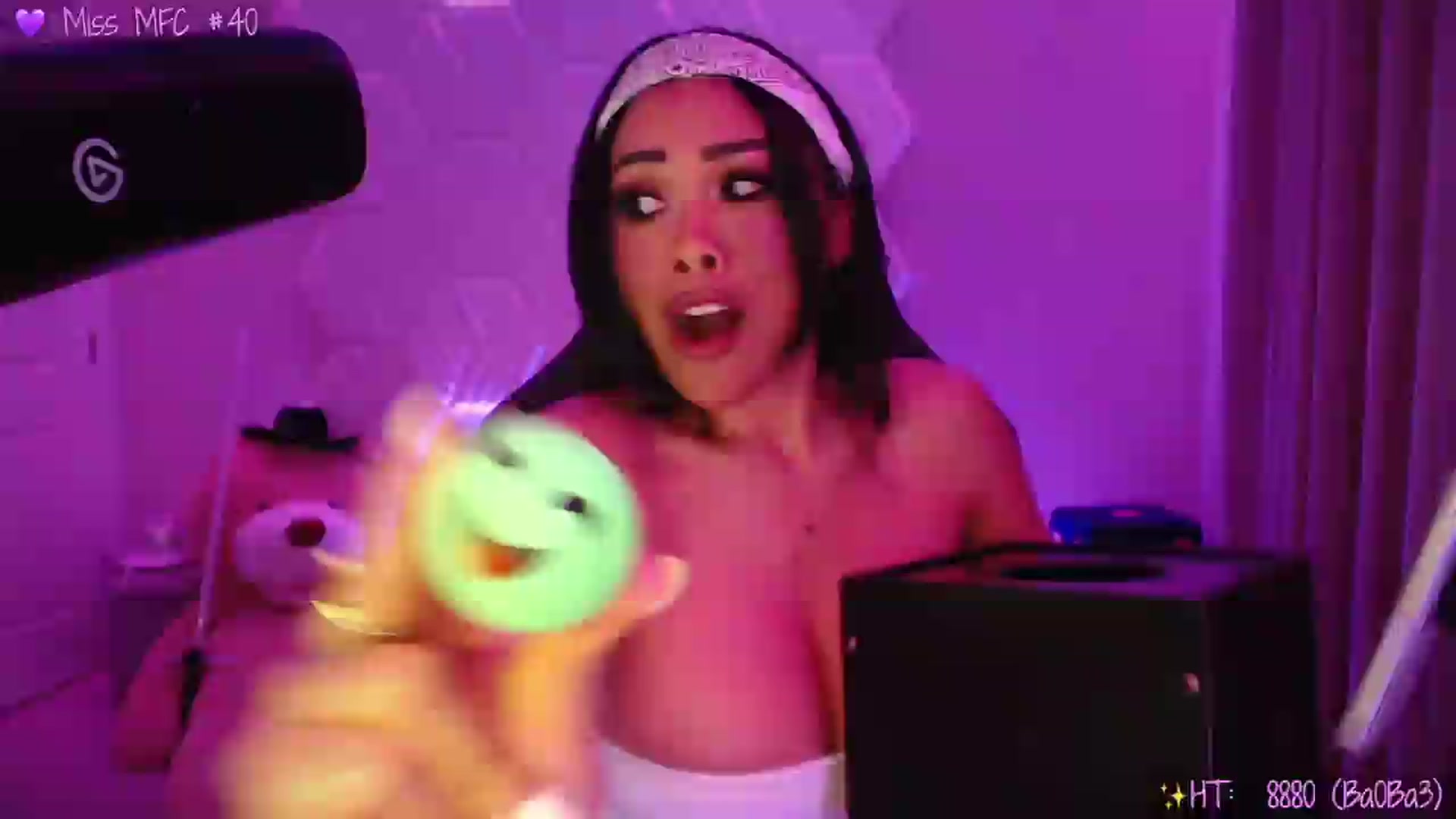 Gallery image thumbnail from SinCityVEE's myfreecams stream on, 05/22/2026, 05:24 image 17 of 20