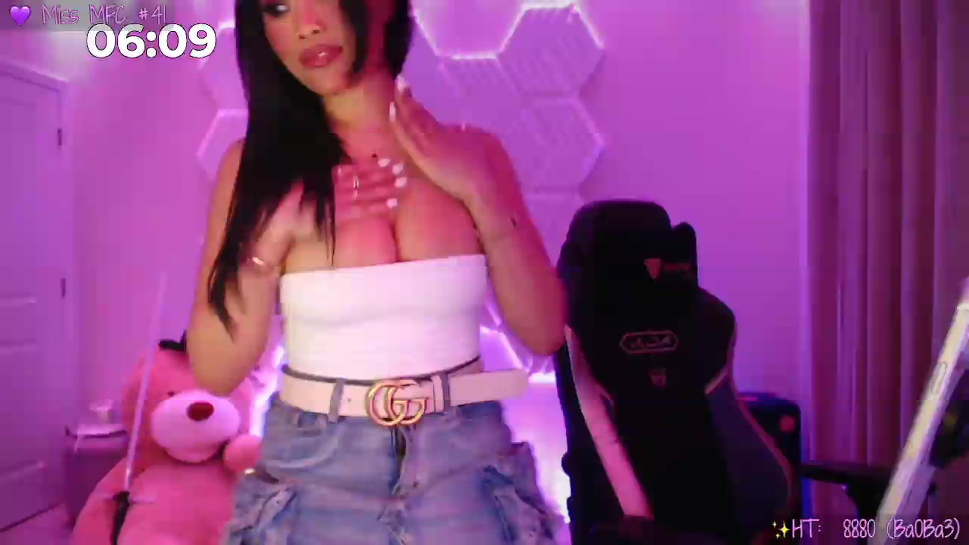 Gallery image thumbnail from SinCityVEE's myfreecams stream on, 05/22/2026, 05:24 image 13 of 20