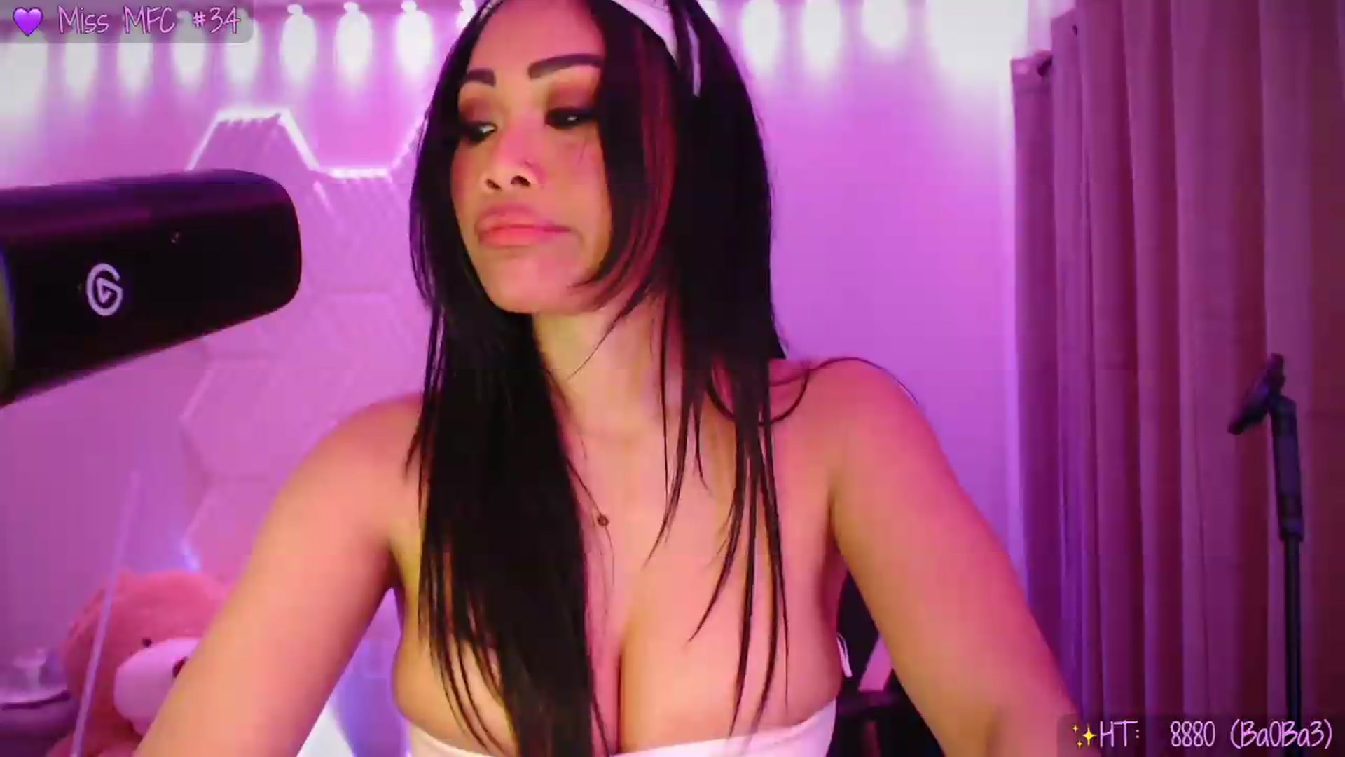 Gallery image thumbnail from SinCityVEE's myfreecams stream on, 05/22/2026, 09:40 image 19 of 20