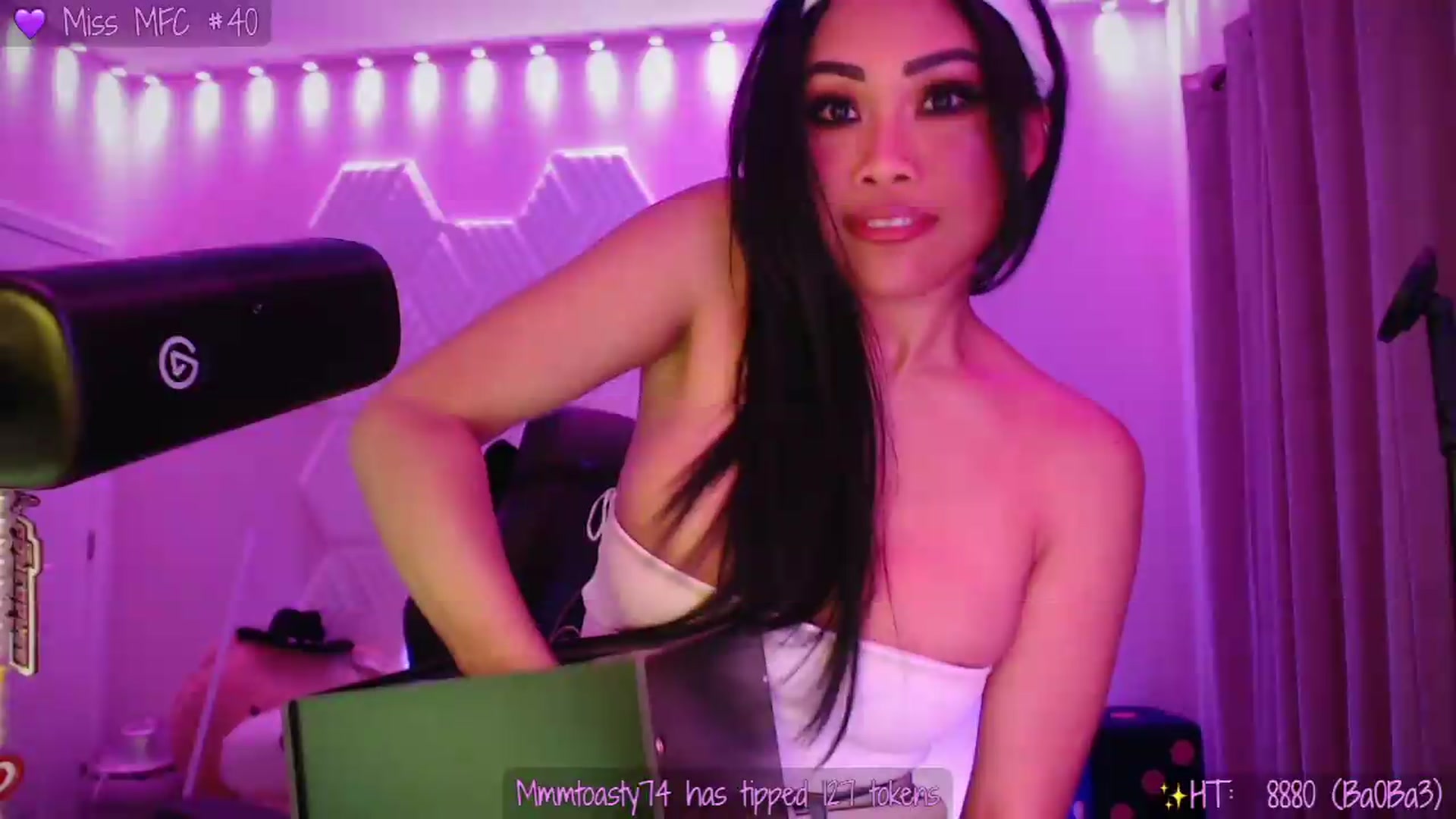 Gallery image thumbnail from SinCityVEE's myfreecams stream on, 05/22/2026, 09:40 image 14 of 20