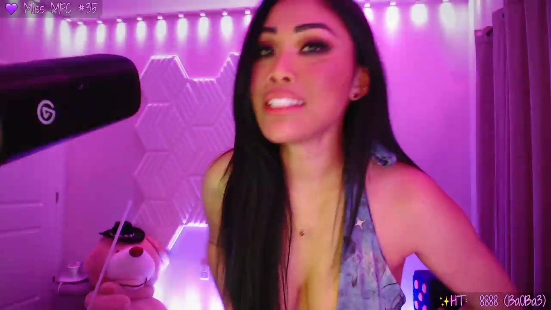 Gallery image thumbnail from SinCityVEE's myfreecams stream on, 05/26/2026, 10:18 image 19 of 20