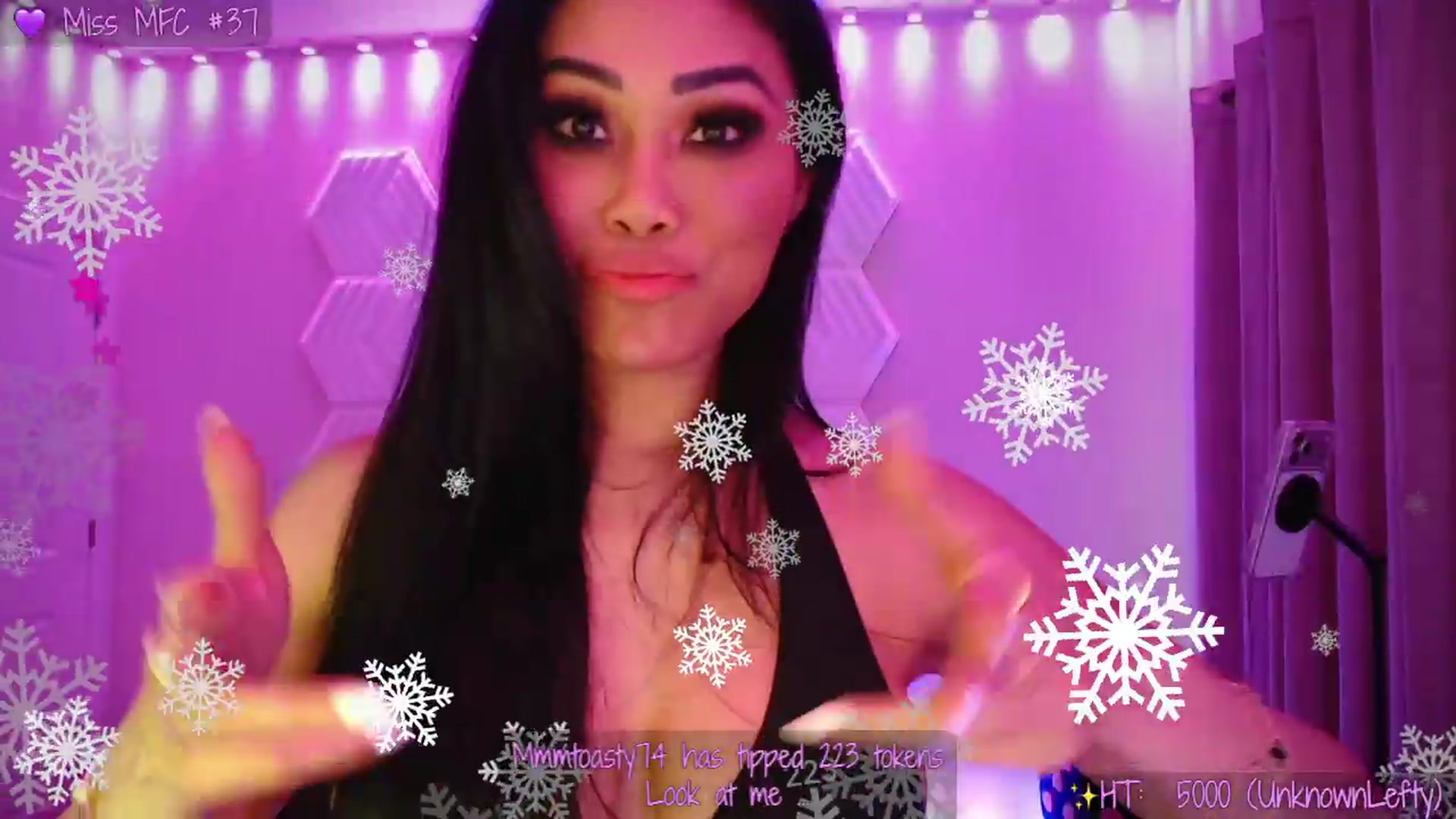Gallery image thumbnail from SinCityVEE's myfreecams stream on, 05/29/2026, 12:32 image 9 of 20