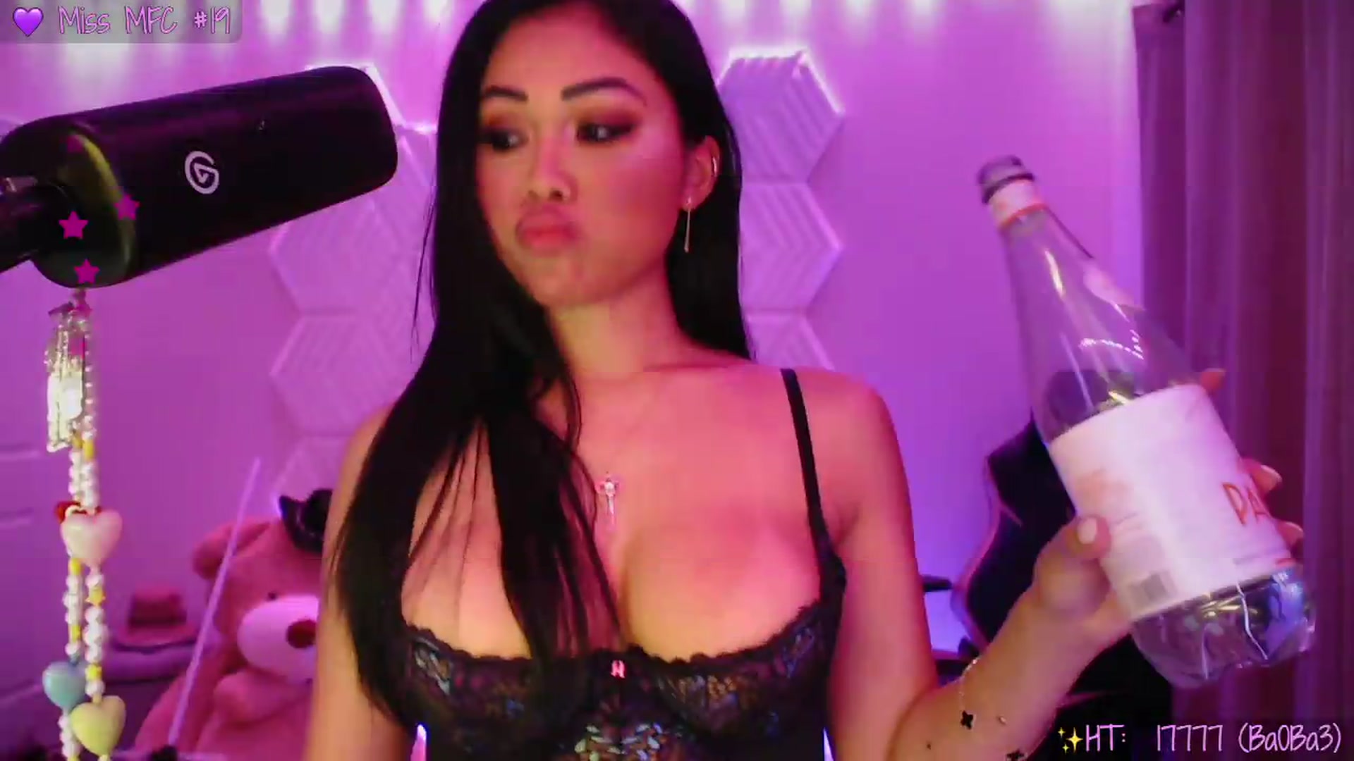 Gallery image thumbnail from SinCityVEE's myfreecams stream on, 06/21/2026, 08:53 image 18 of 20