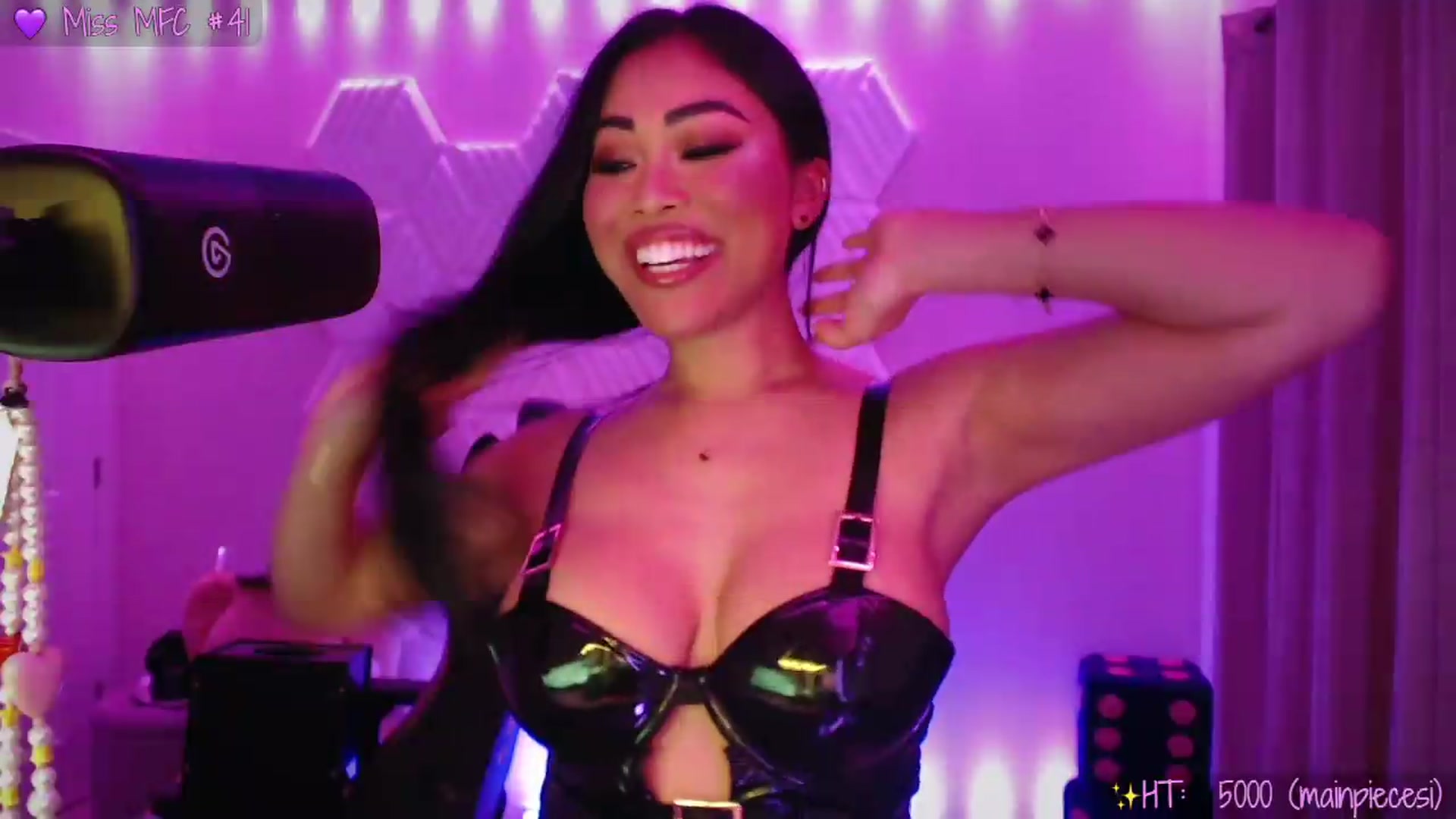 Gallery image thumbnail from SinCityVEE's myfreecams stream on, 07/11/2026, 09:50 image 7 of 20