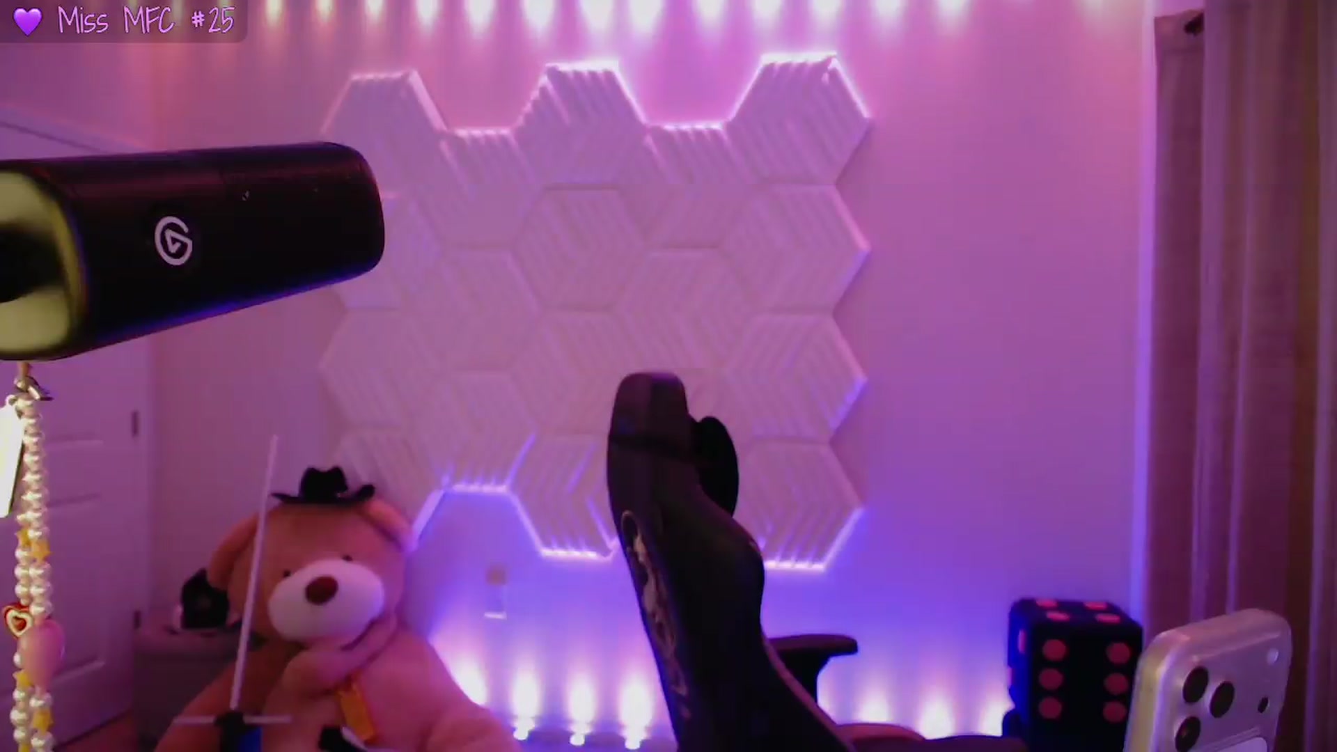 Gallery image thumbnail from SinCityVEE's myfreecams stream on, 07/18/2026, 11:37 image 11 of 20