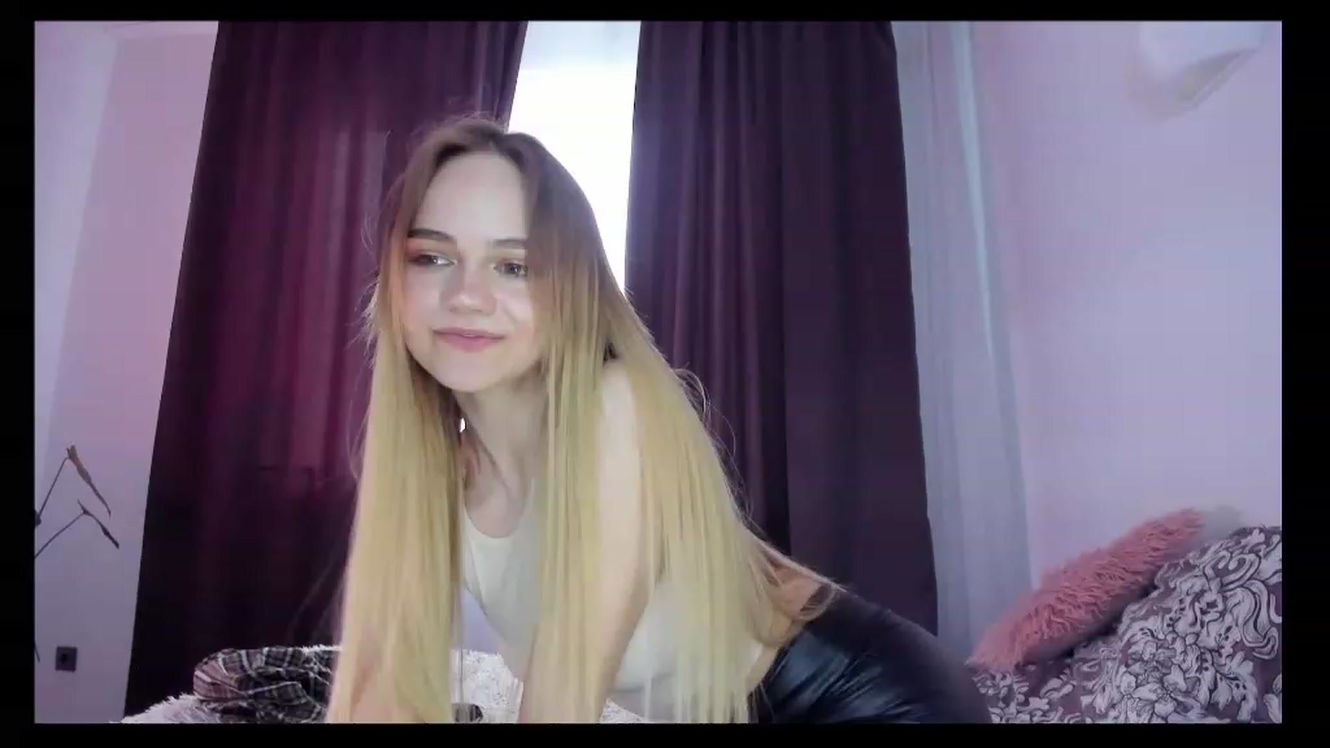 Gallery image thumbnail from SincereSin's myfreecams stream on, 03/29/2023, 13:31 image 3 of 20
