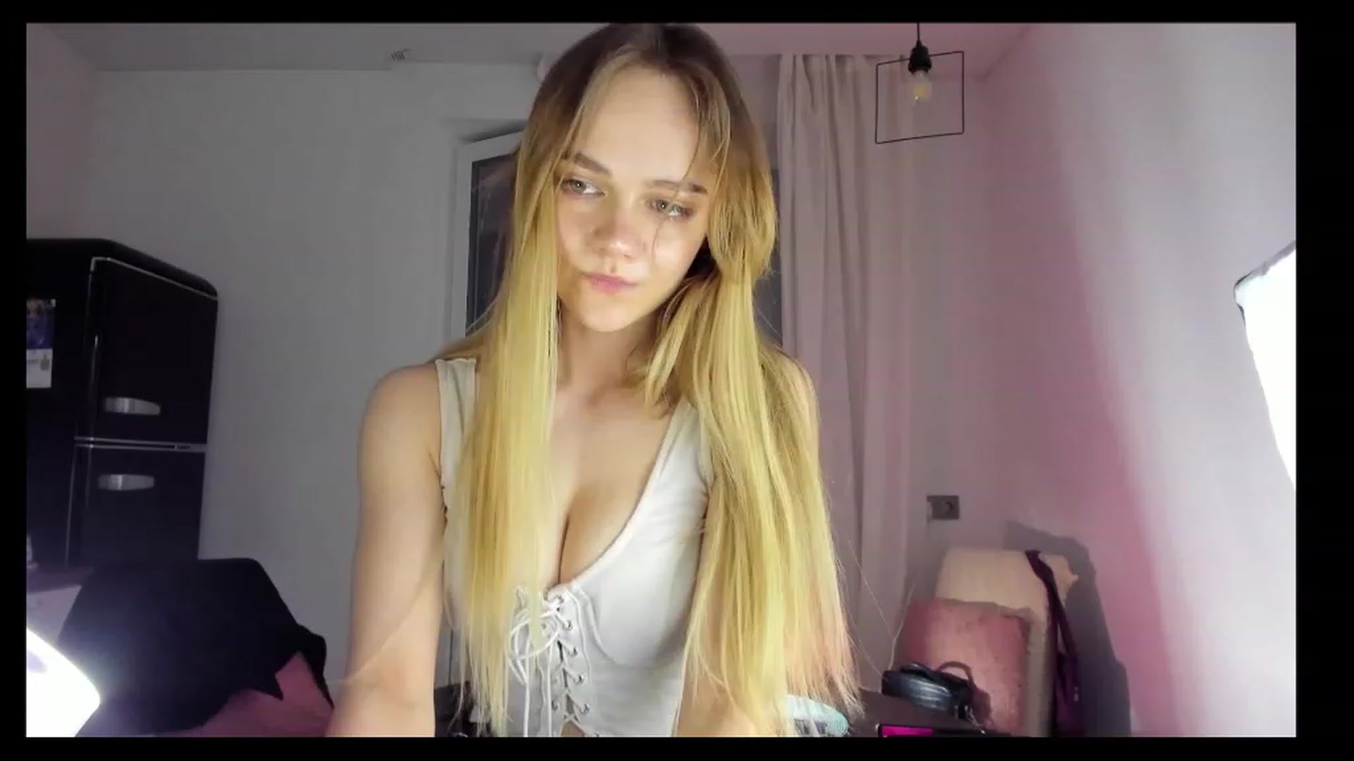 Gallery image thumbnail from SincereSin's myfreecams stream on, 04/06/2023, 20:46 image 18 of 20
