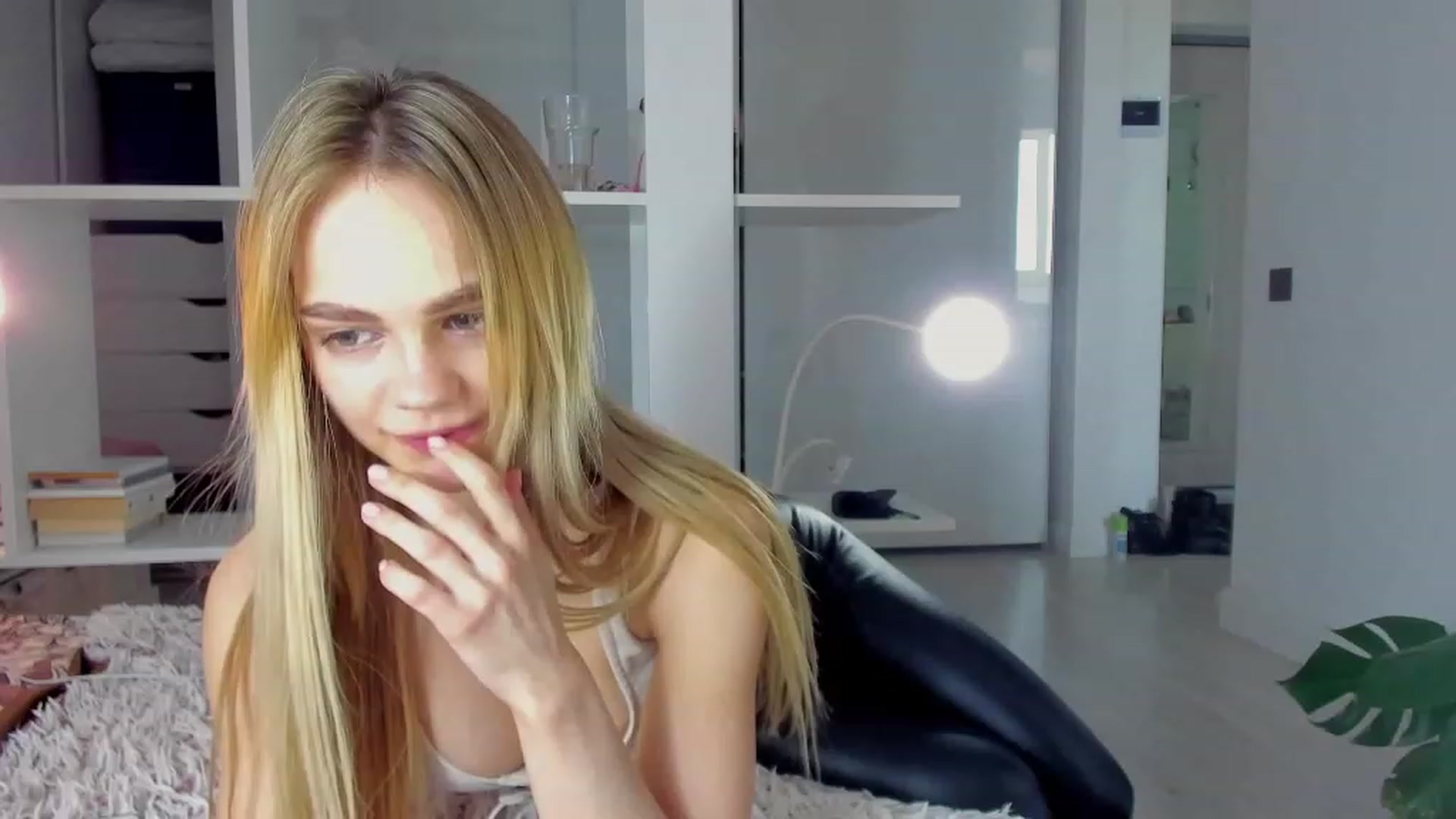 Gallery image thumbnail from SincereSin's myfreecams stream on, 05/03/2023, 08:31 image 7 of 20