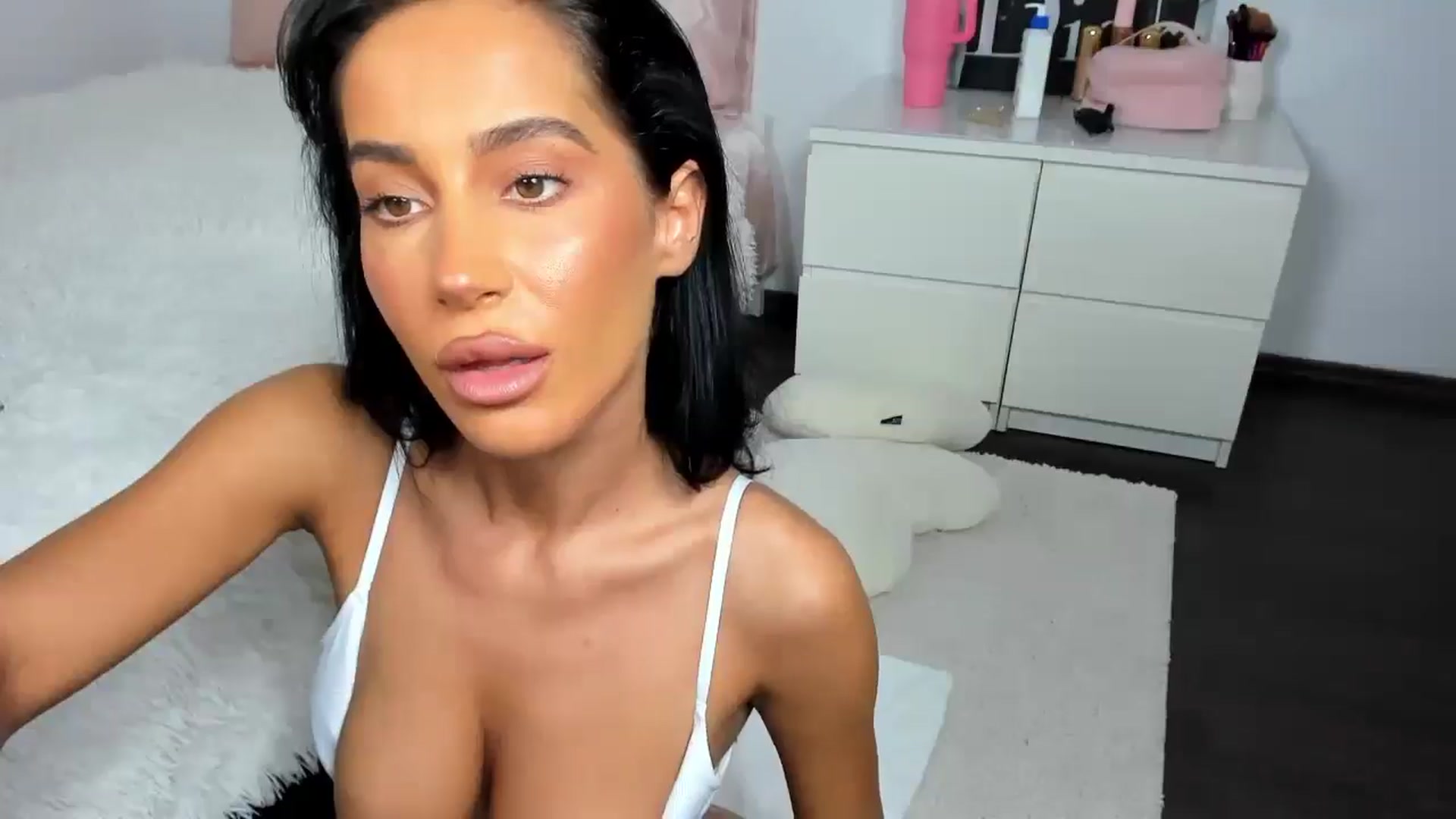 Gallery image thumbnail from SincerelyC's myfreecams stream on, 08/03/2025, 02:44 image 11 of 20