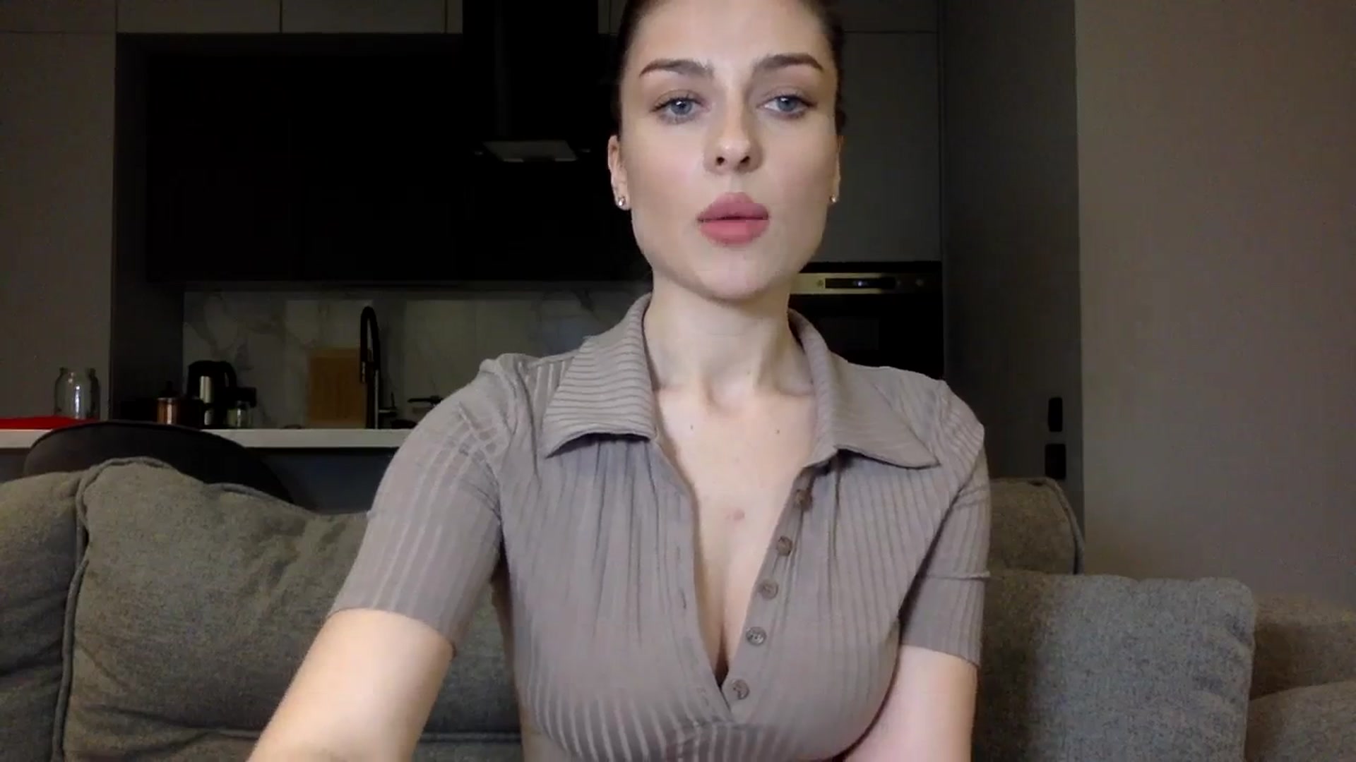 Gallery image thumbnail from SindiMoon's myfreecams stream on, 03/05/2024, 18:07 image 6 of 20