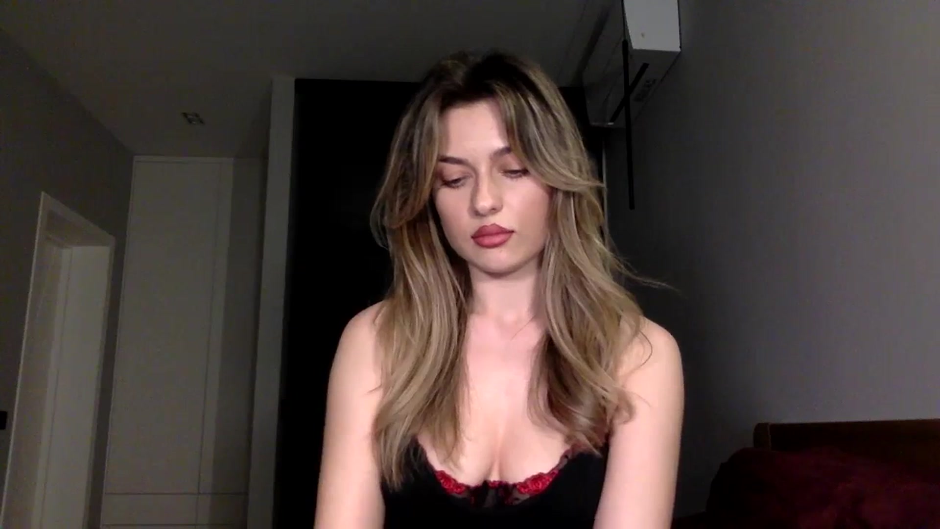 Gallery image thumbnail from SindiMoon's myfreecams stream on, 03/16/2024, 20:51 image 3 of 20