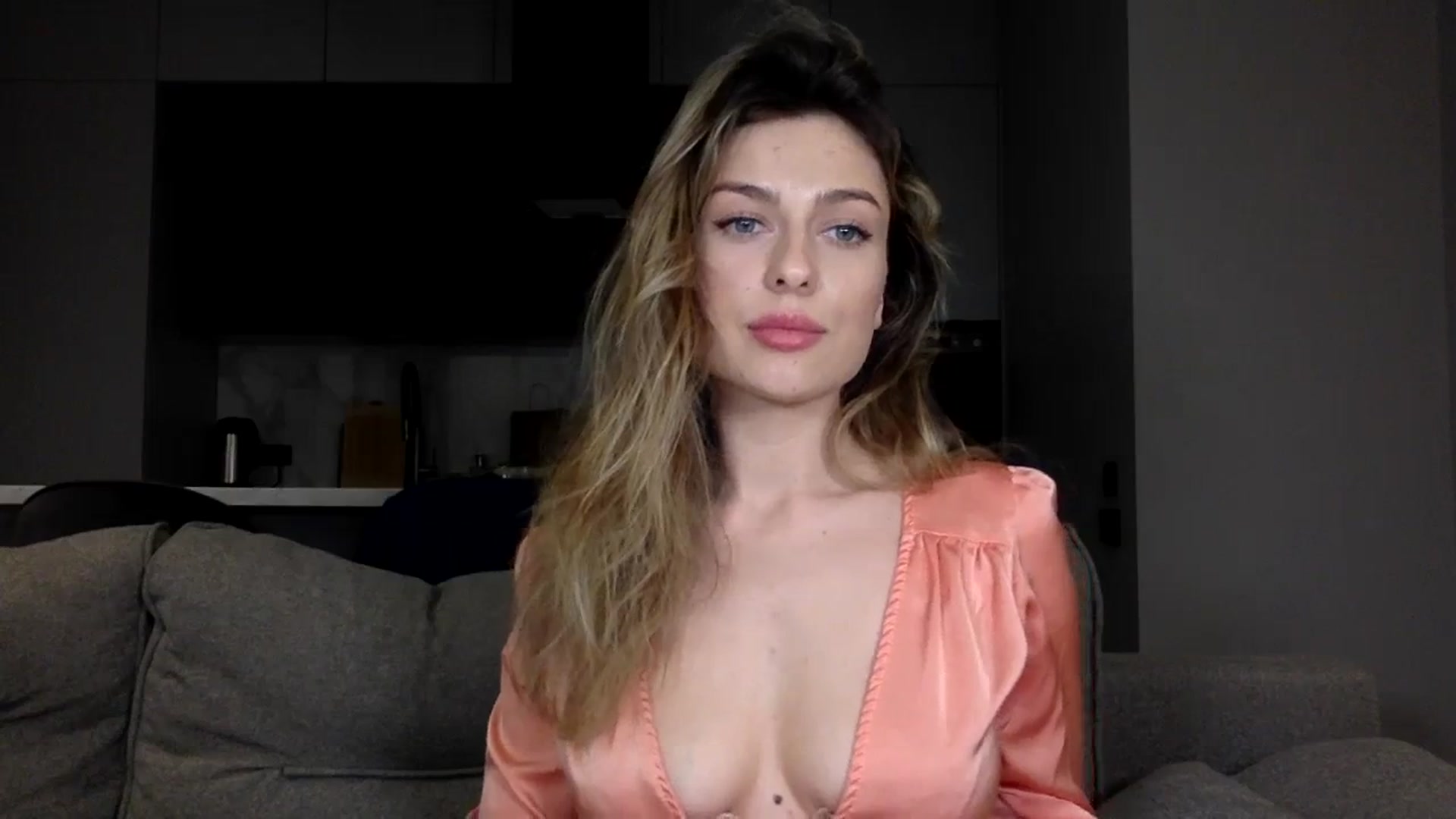 Gallery image thumbnail from SindiMoon's myfreecams stream on, 03/23/2024, 23:23 image 10 of 20