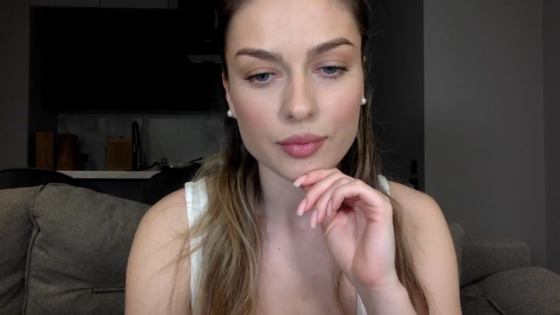 Gallery image thumbnail from SindiMoon's myfreecams stream on, 03/25/2024, 20:24 image 7 of 20
