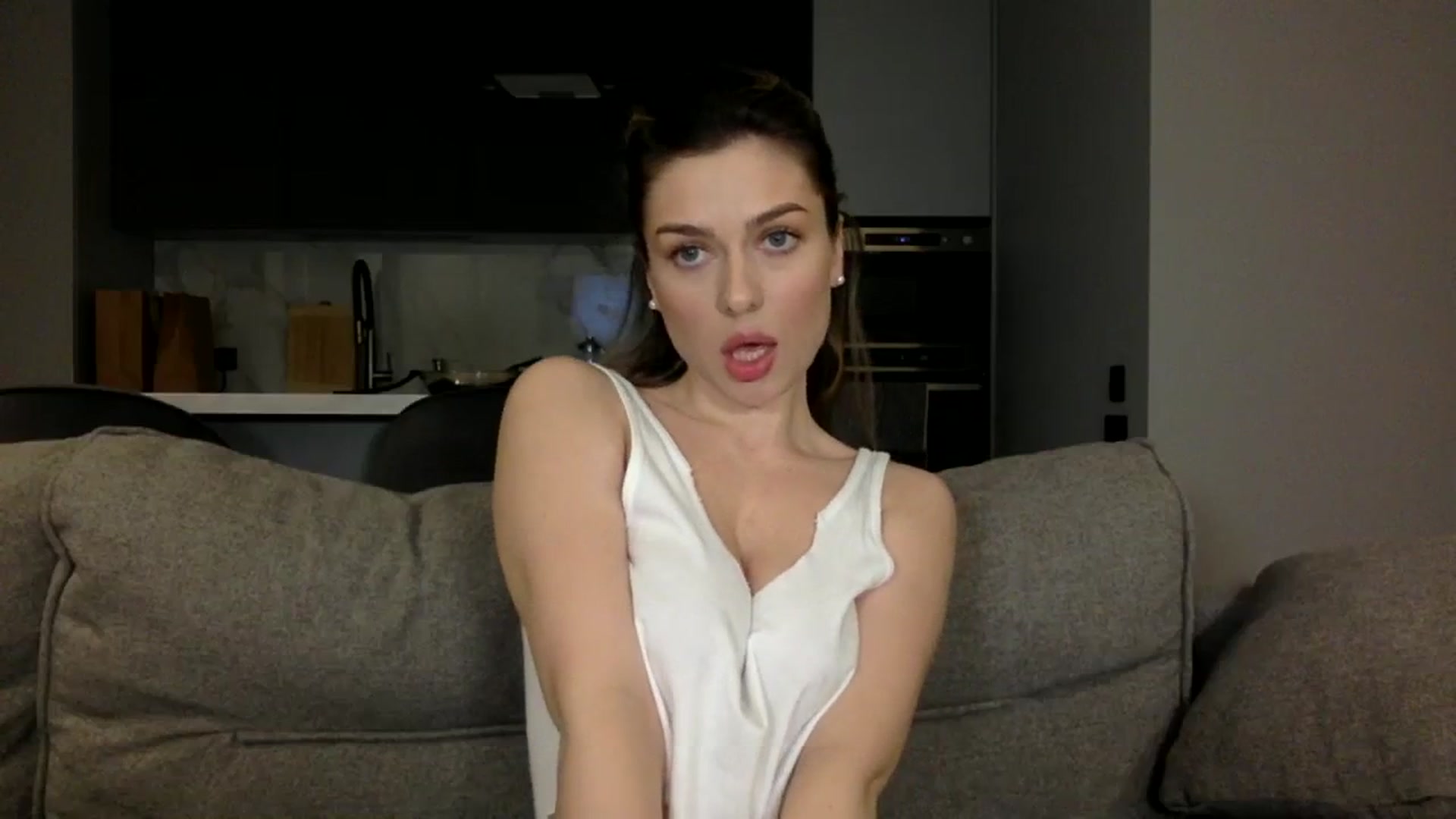 Gallery image thumbnail from SindiMoon's myfreecams stream on, 03/25/2024, 22:04 image 13 of 20