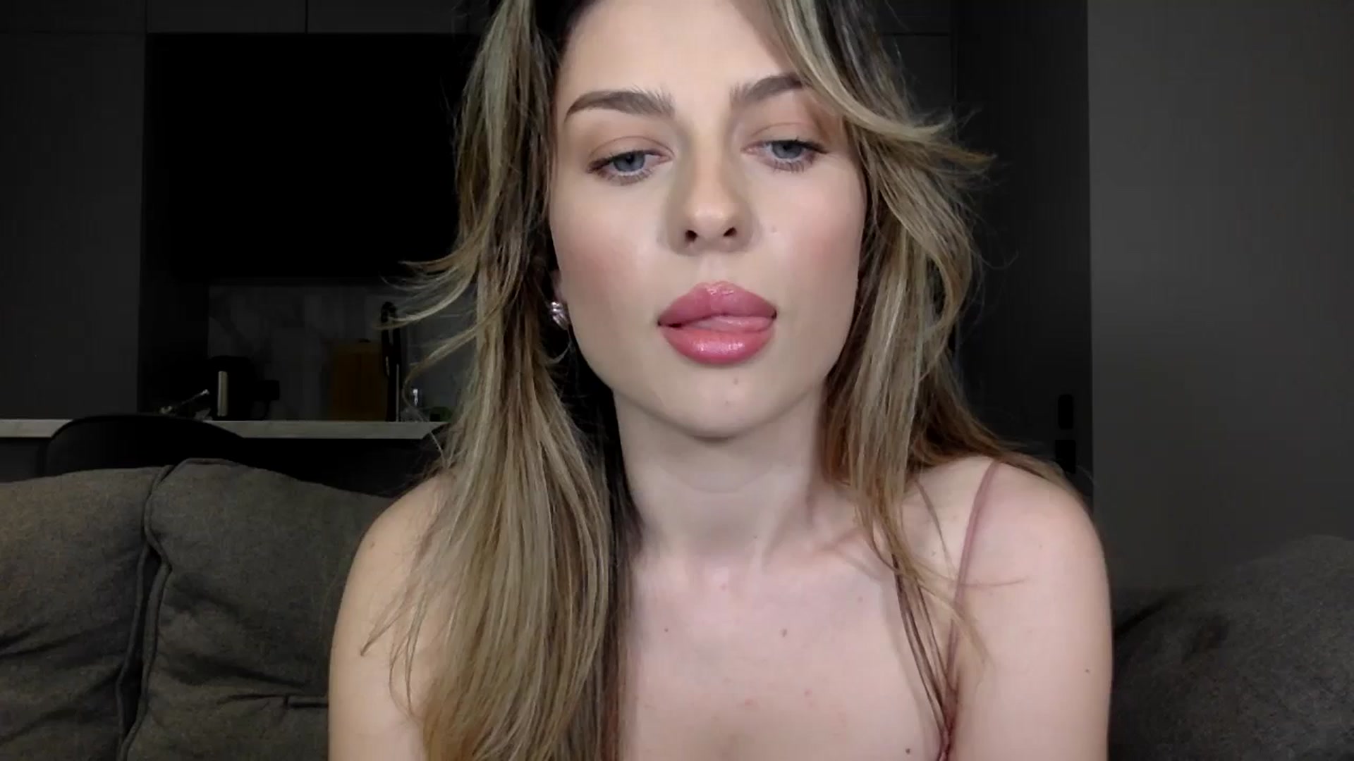 Gallery image thumbnail from SindiMoon's myfreecams stream on, 03/27/2024, 17:09 image 4 of 20