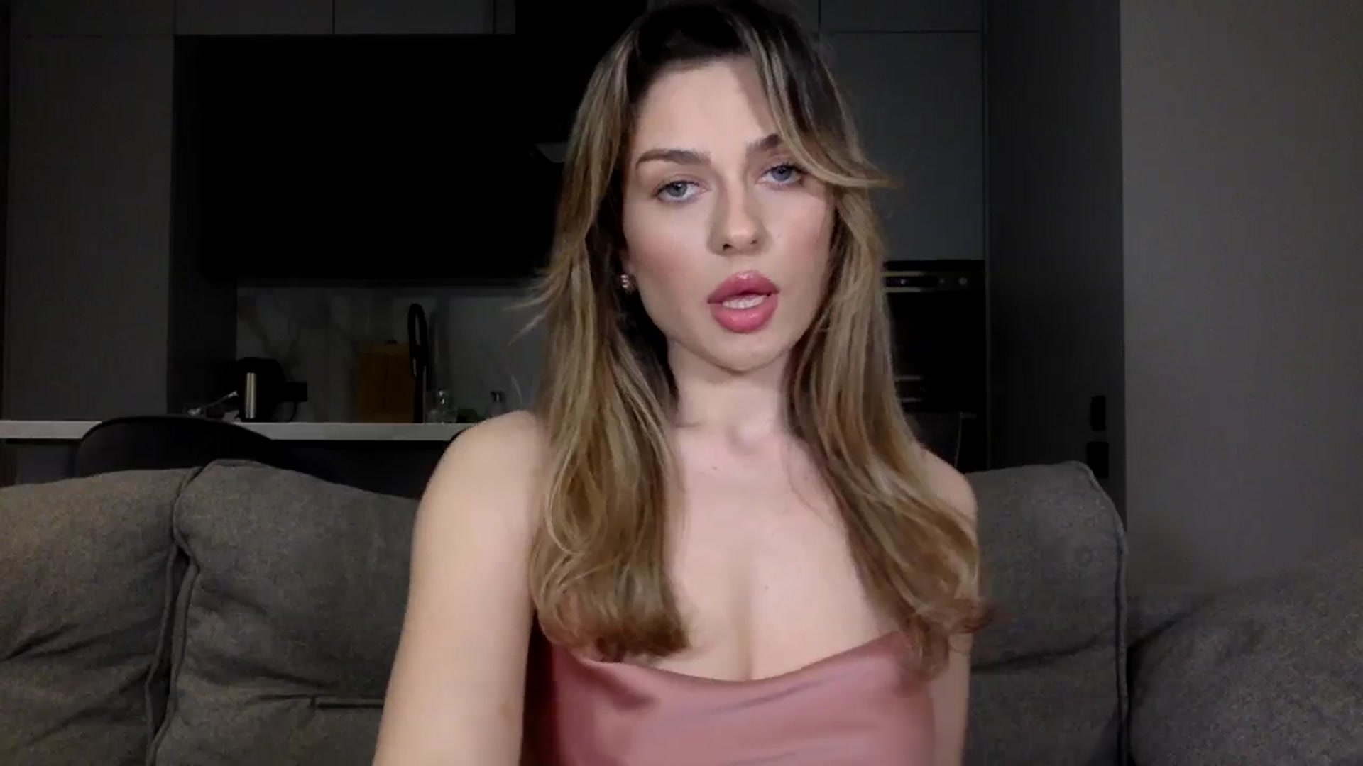 Gallery image thumbnail from SindiMoon's myfreecams stream on, 03/27/2024, 17:09 image 8 of 20