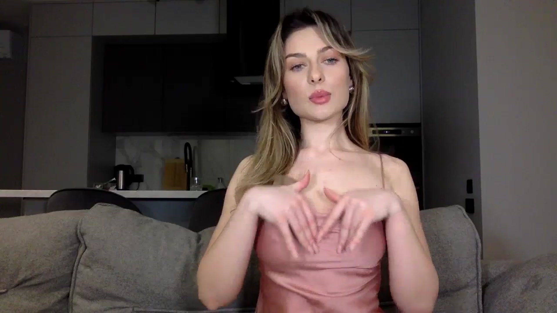 Gallery image thumbnail from SindiMoon's myfreecams stream on, 03/27/2024, 17:09 image 17 of 20