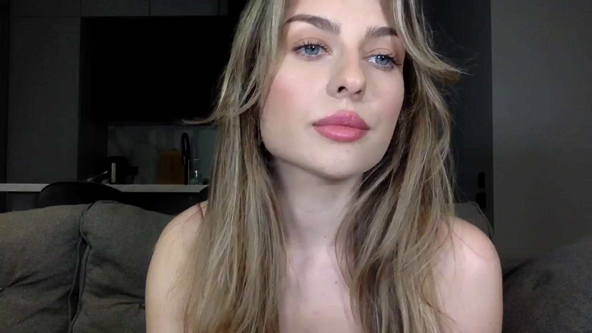 Gallery image thumbnail from SindiMoon's myfreecams stream on, 03/27/2024, 17:09 image 12 of 20