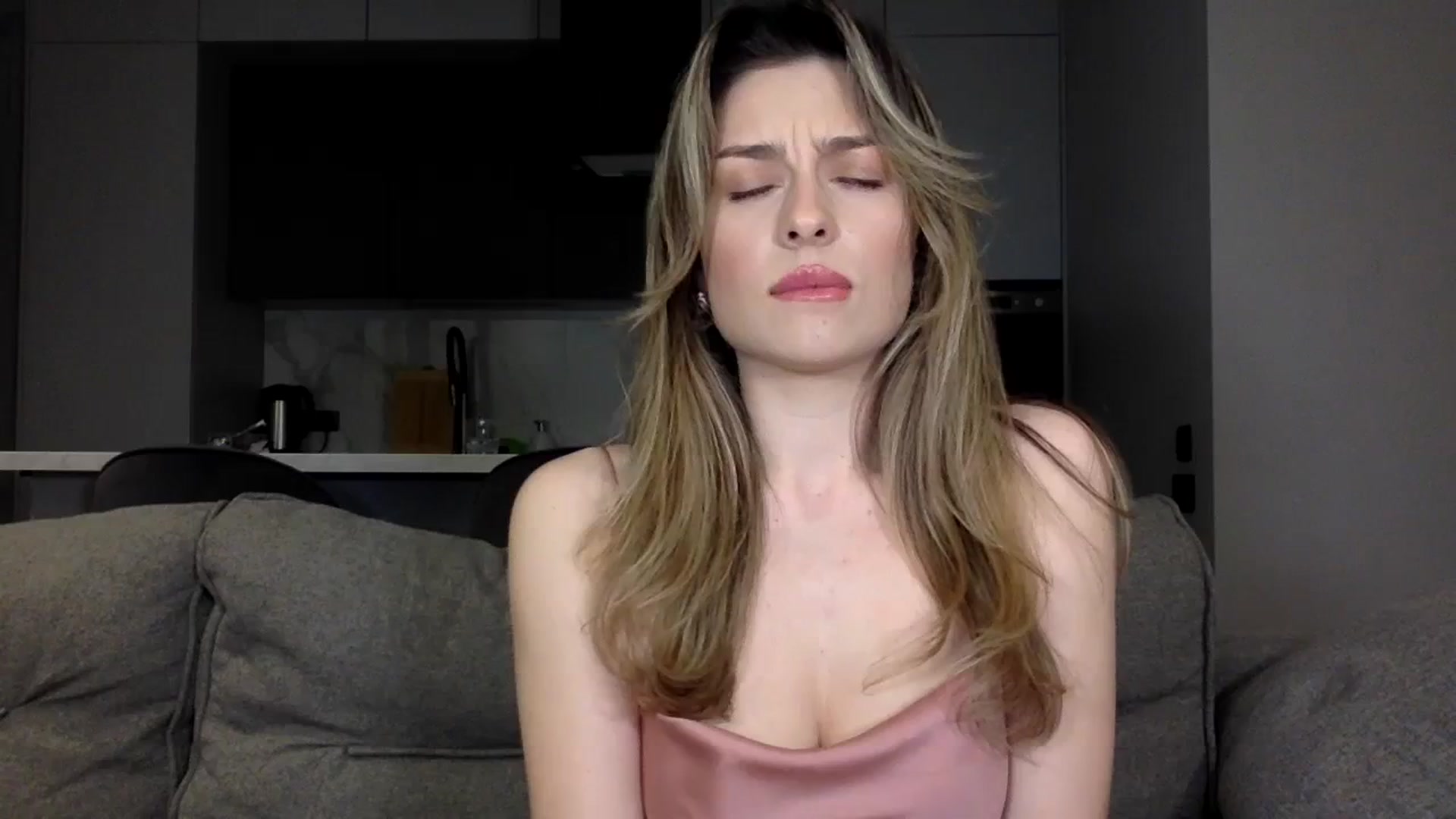 Gallery image thumbnail from SindiMoon's myfreecams stream on, 03/27/2024, 17:09 image 14 of 20