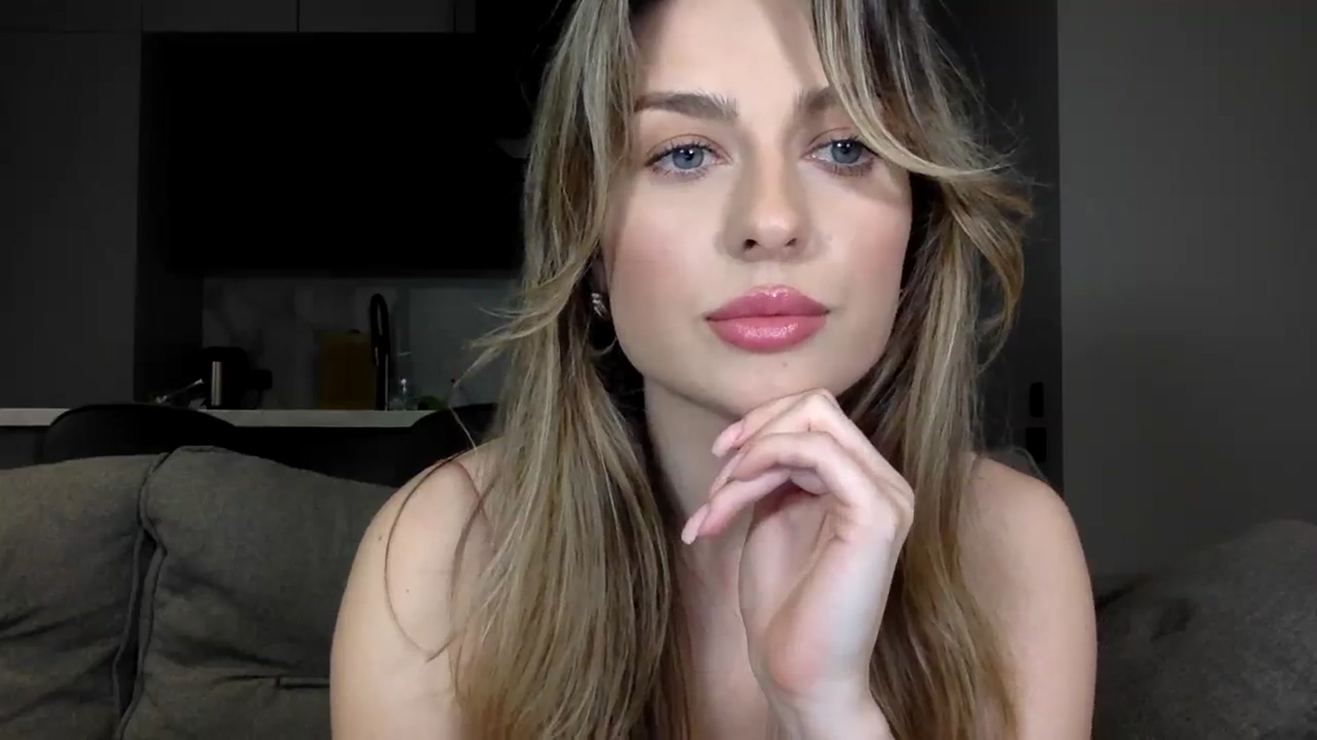 Gallery image thumbnail from SindiMoon's myfreecams stream on, 03/27/2024, 17:09 image 3 of 20