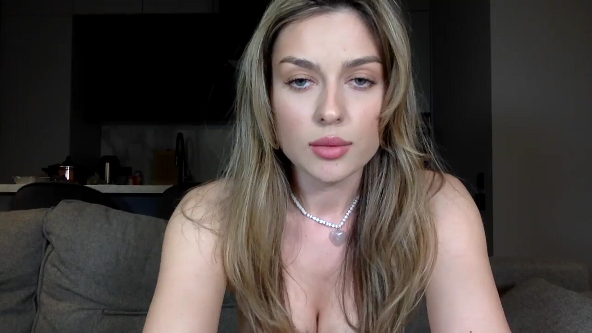 Gallery image thumbnail from SindiMoon's myfreecams stream on, 04/12/2024, 22:07 image 13 of 20