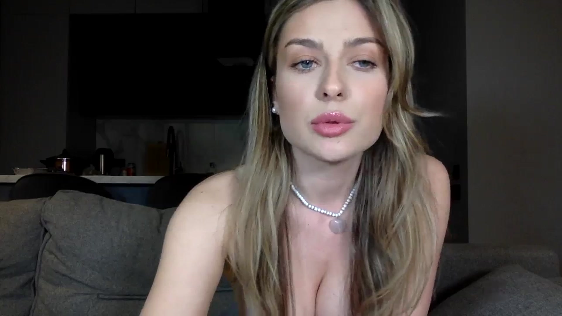 Gallery image thumbnail from SindiMoon's myfreecams stream on, 04/12/2024, 22:07 image 12 of 20
