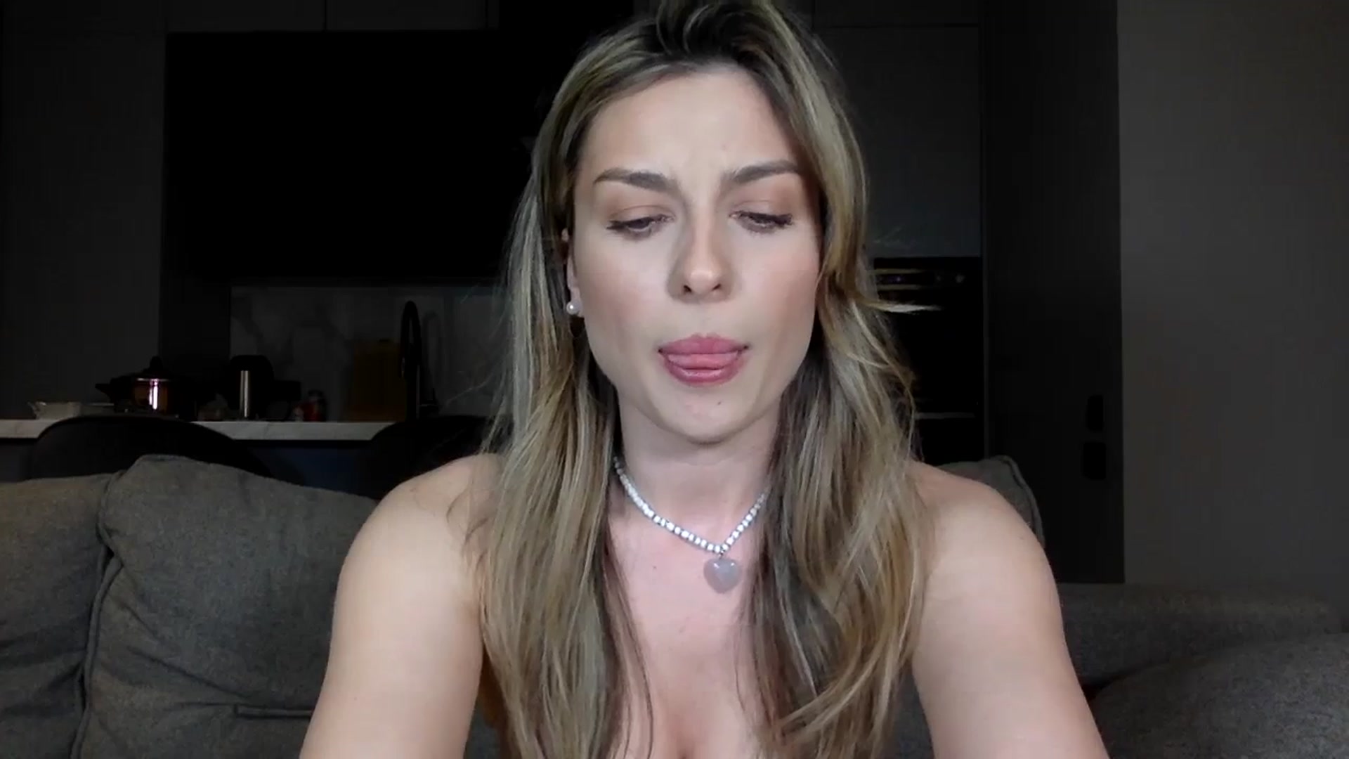 Gallery image thumbnail from SindiMoon's myfreecams stream on, 04/12/2024, 22:07 image 10 of 20