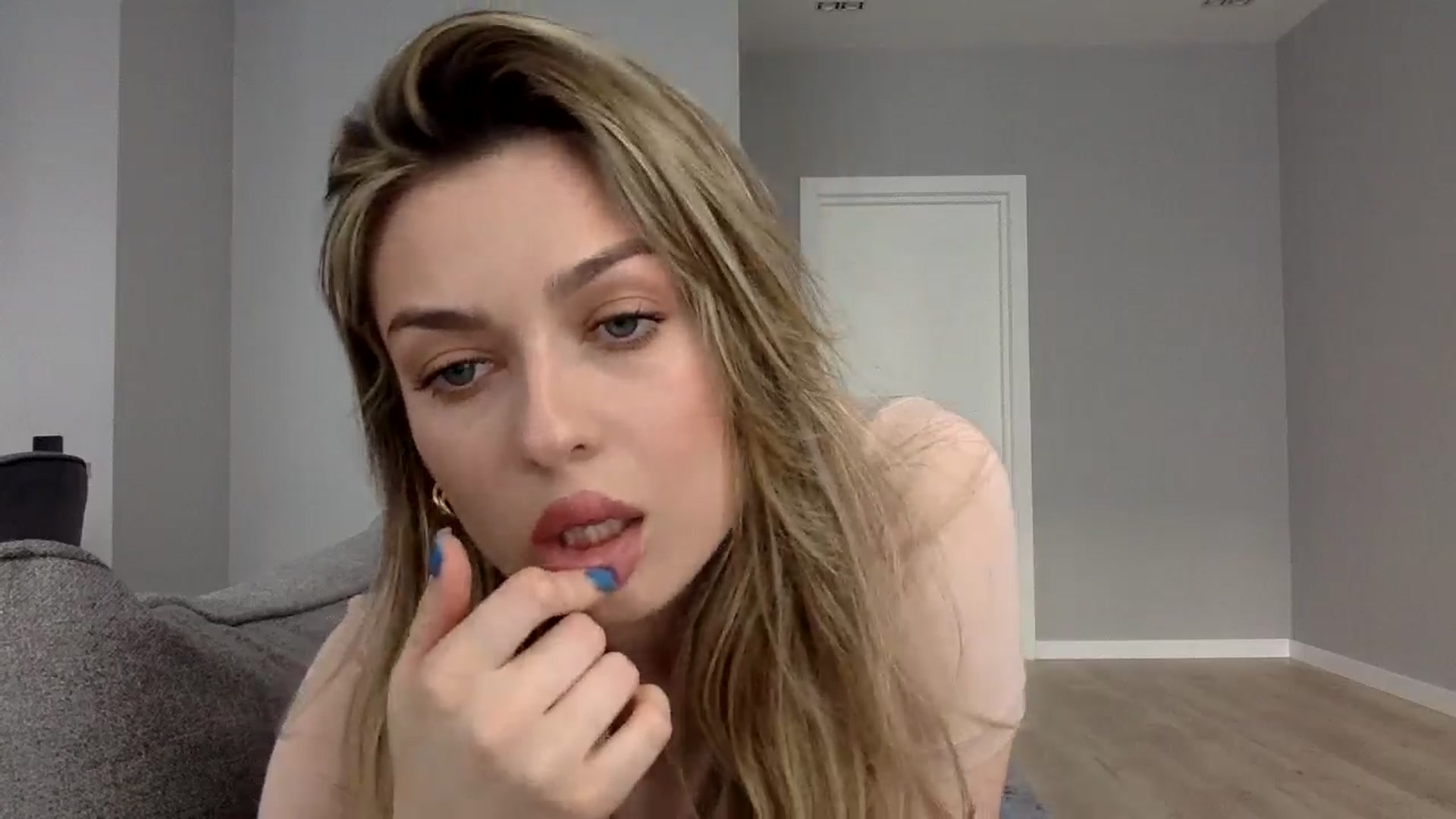 Gallery image thumbnail from SindiMoon's myfreecams stream on, 05/01/2024, 15:29 image 13 of 20
