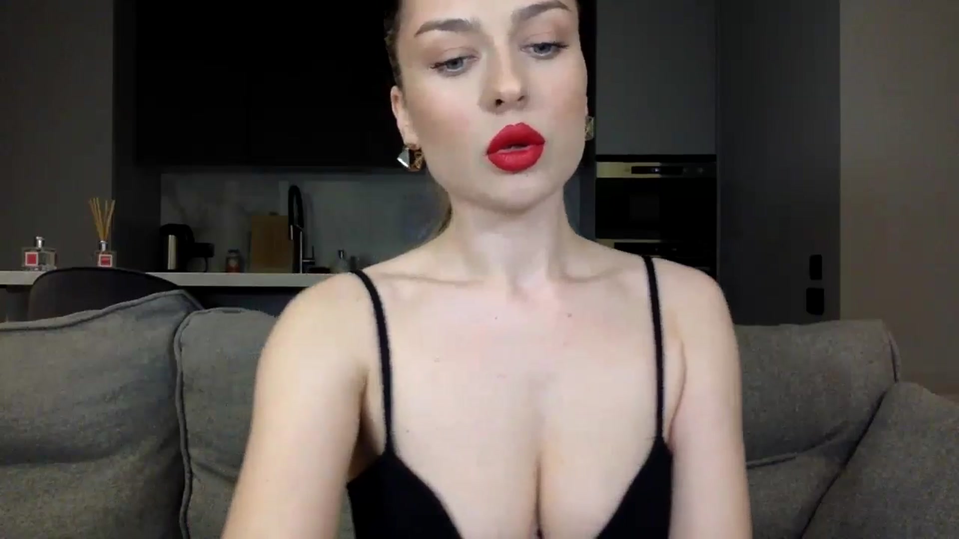 Gallery image thumbnail from SindiMoon's myfreecams stream on, 05/02/2024, 19:43 image 2 of 20