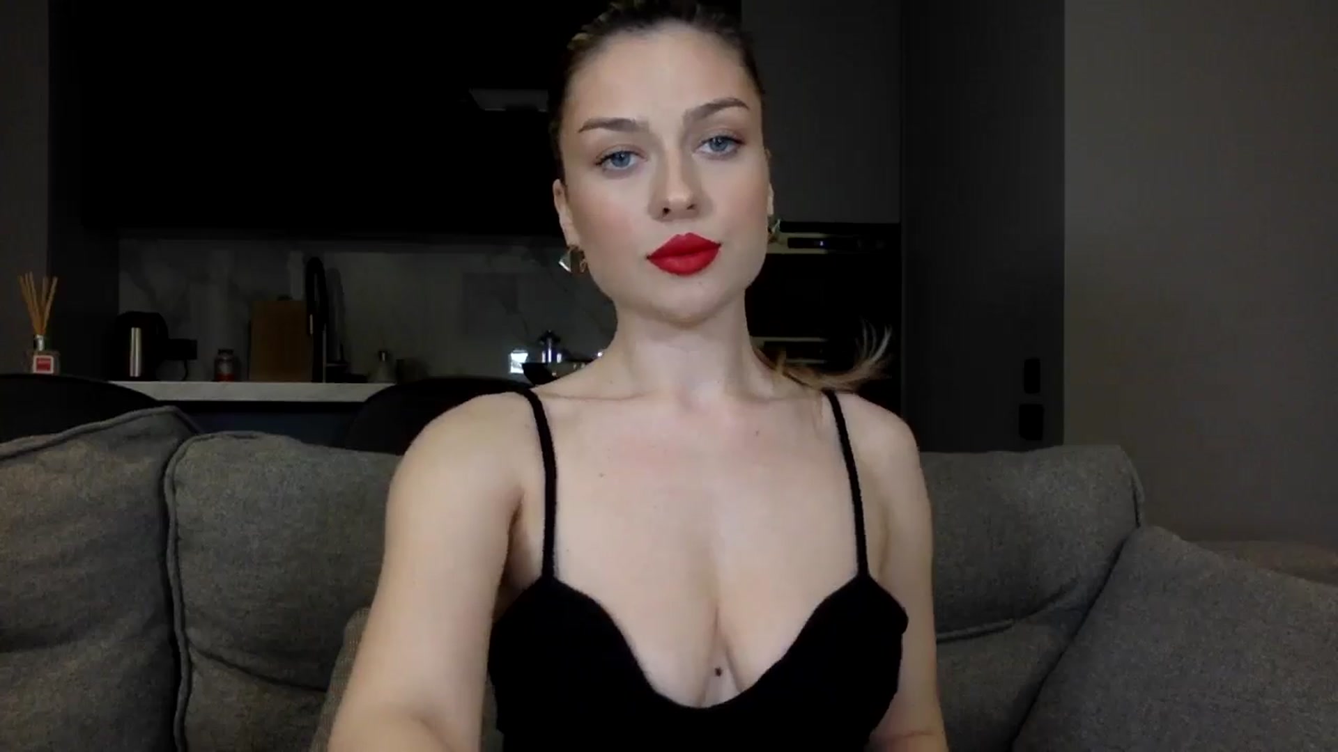 Gallery image thumbnail from SindiMoon's myfreecams stream on, 05/02/2024, 19:43 image 18 of 20
