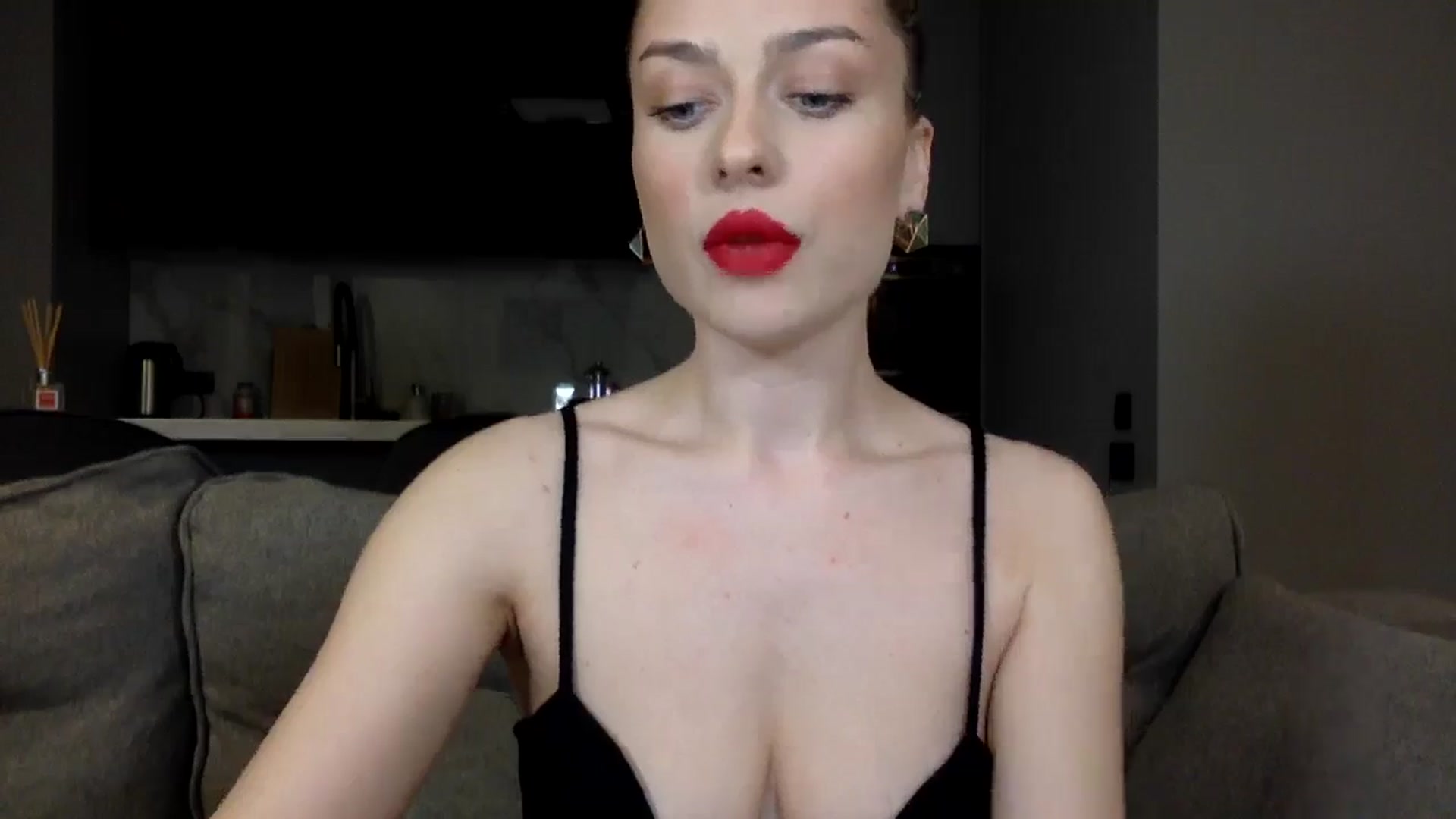 Gallery image thumbnail from SindiMoon's myfreecams stream on, 05/02/2024, 19:43 image 16 of 20