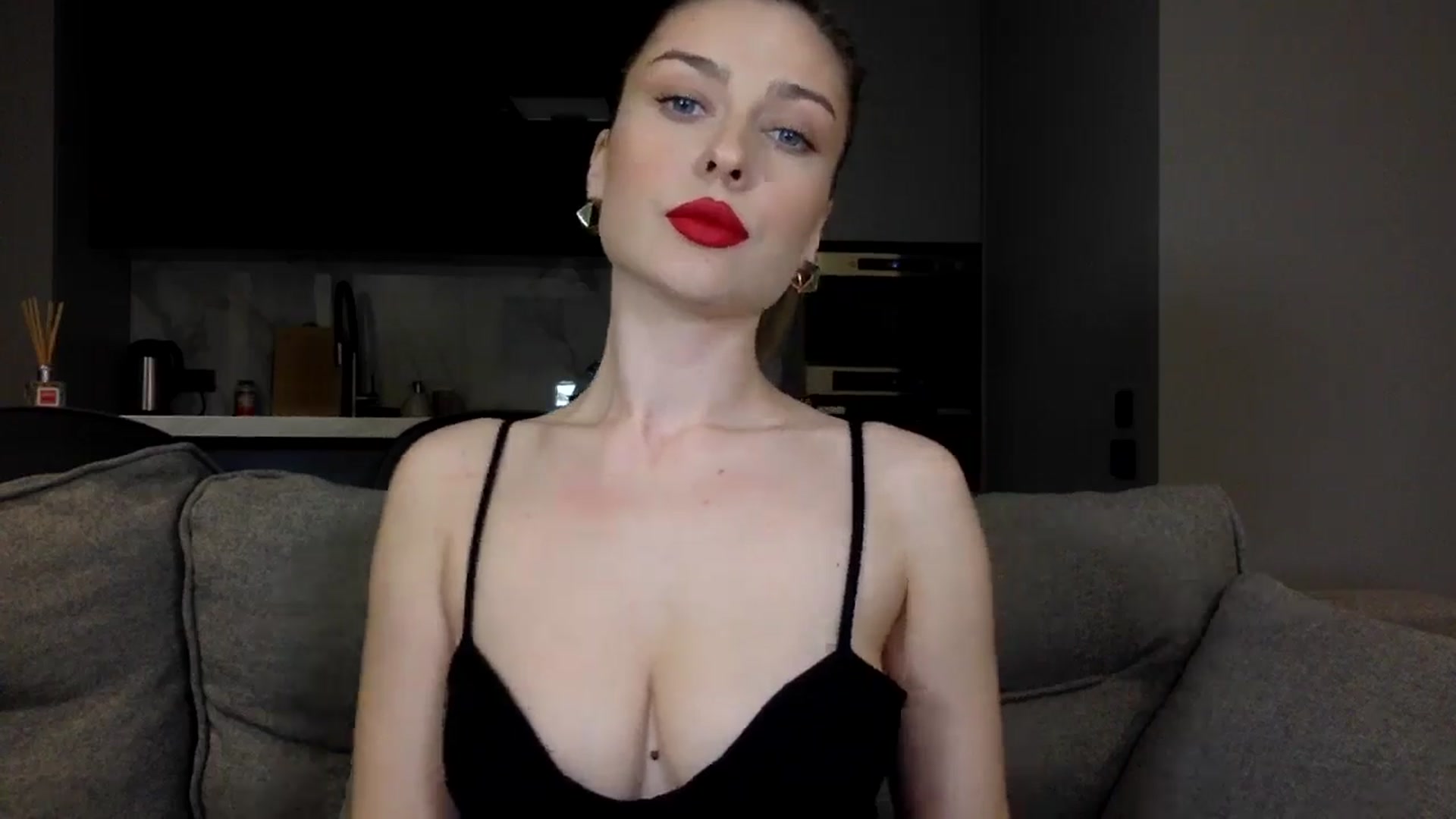 Gallery image thumbnail from SindiMoon's myfreecams stream on, 05/02/2024, 19:43 image 13 of 20