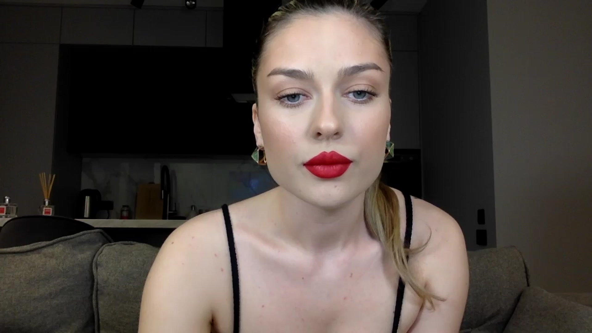 Gallery image thumbnail from SindiMoon's myfreecams stream on, 05/02/2024, 20:05 image 6 of 20