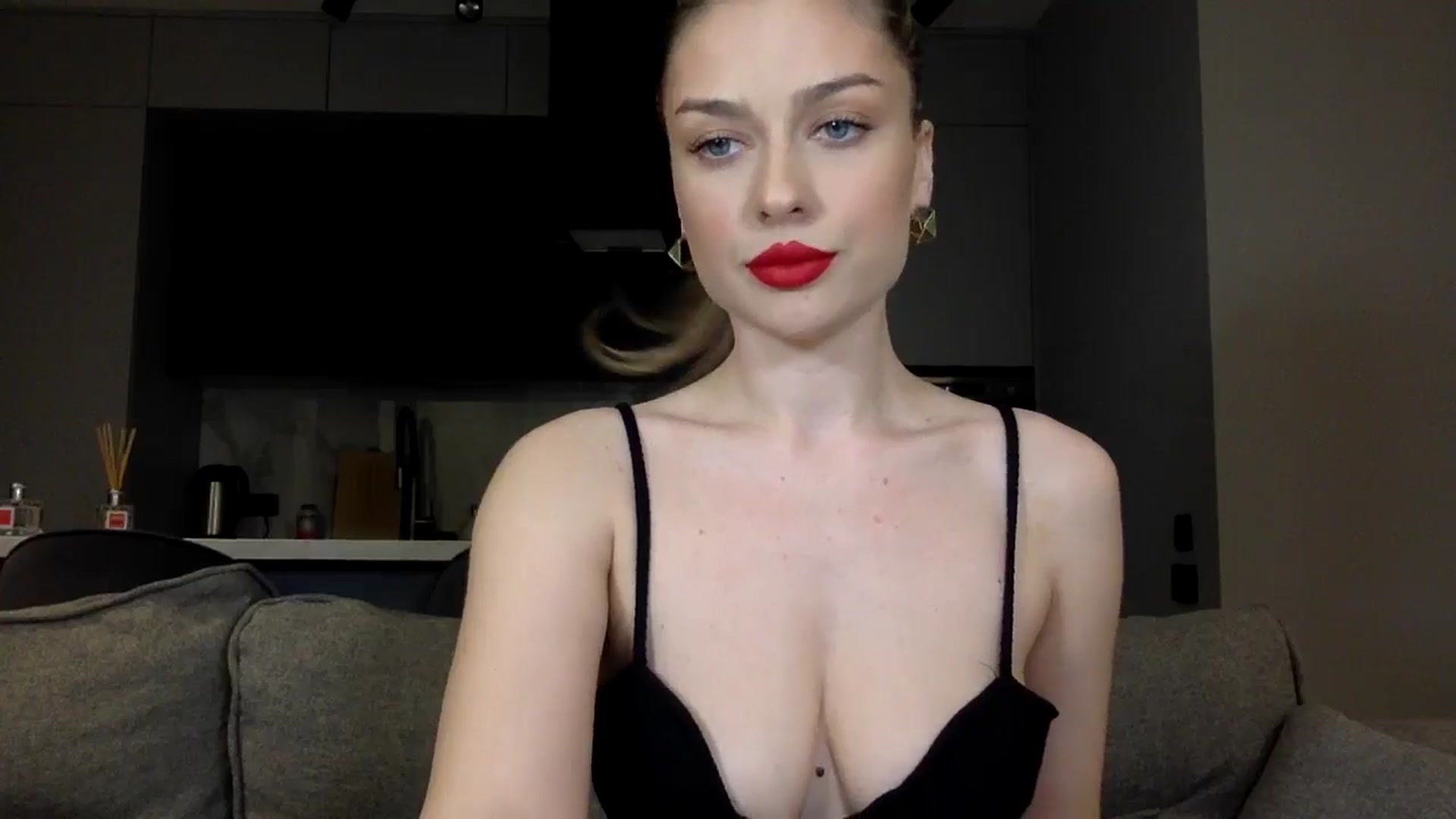 Gallery image thumbnail from SindiMoon's myfreecams stream on, 05/02/2024, 20:05 image 19 of 20