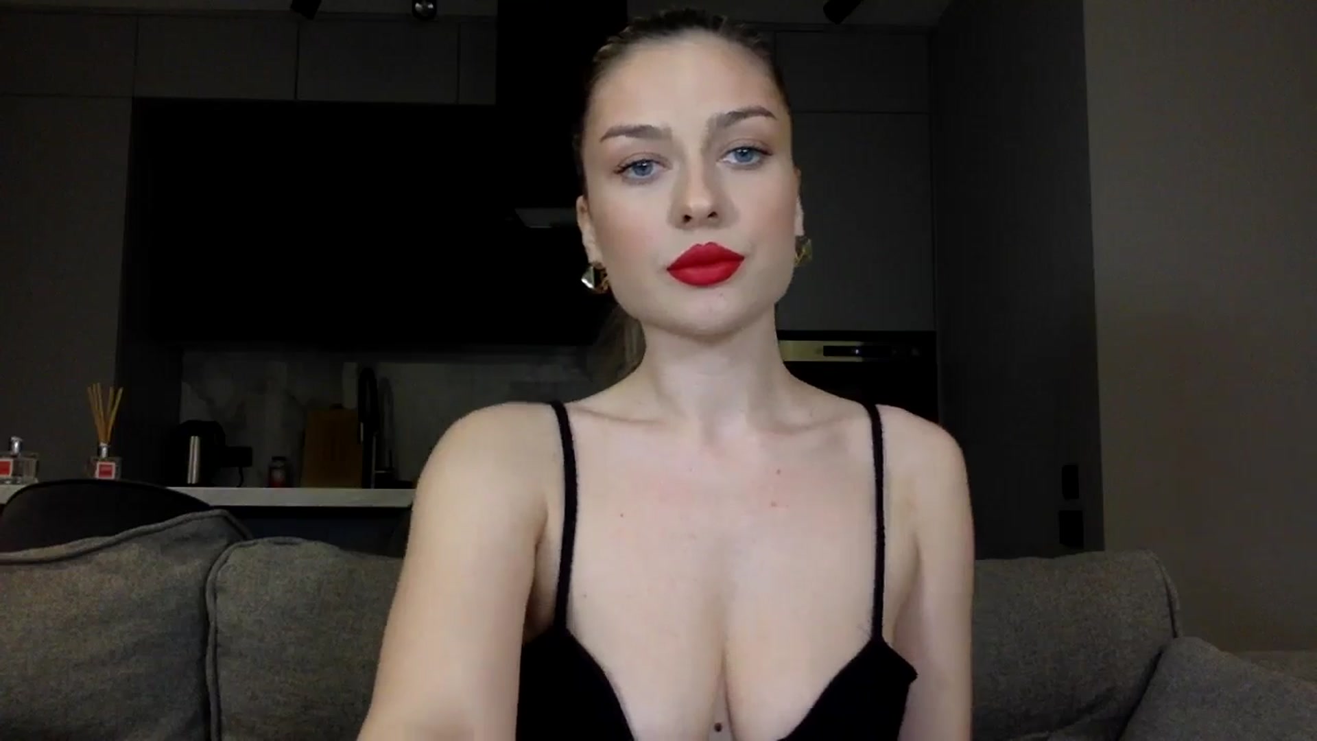 Gallery image thumbnail from SindiMoon's myfreecams stream on, 05/02/2024, 20:05 image 16 of 20