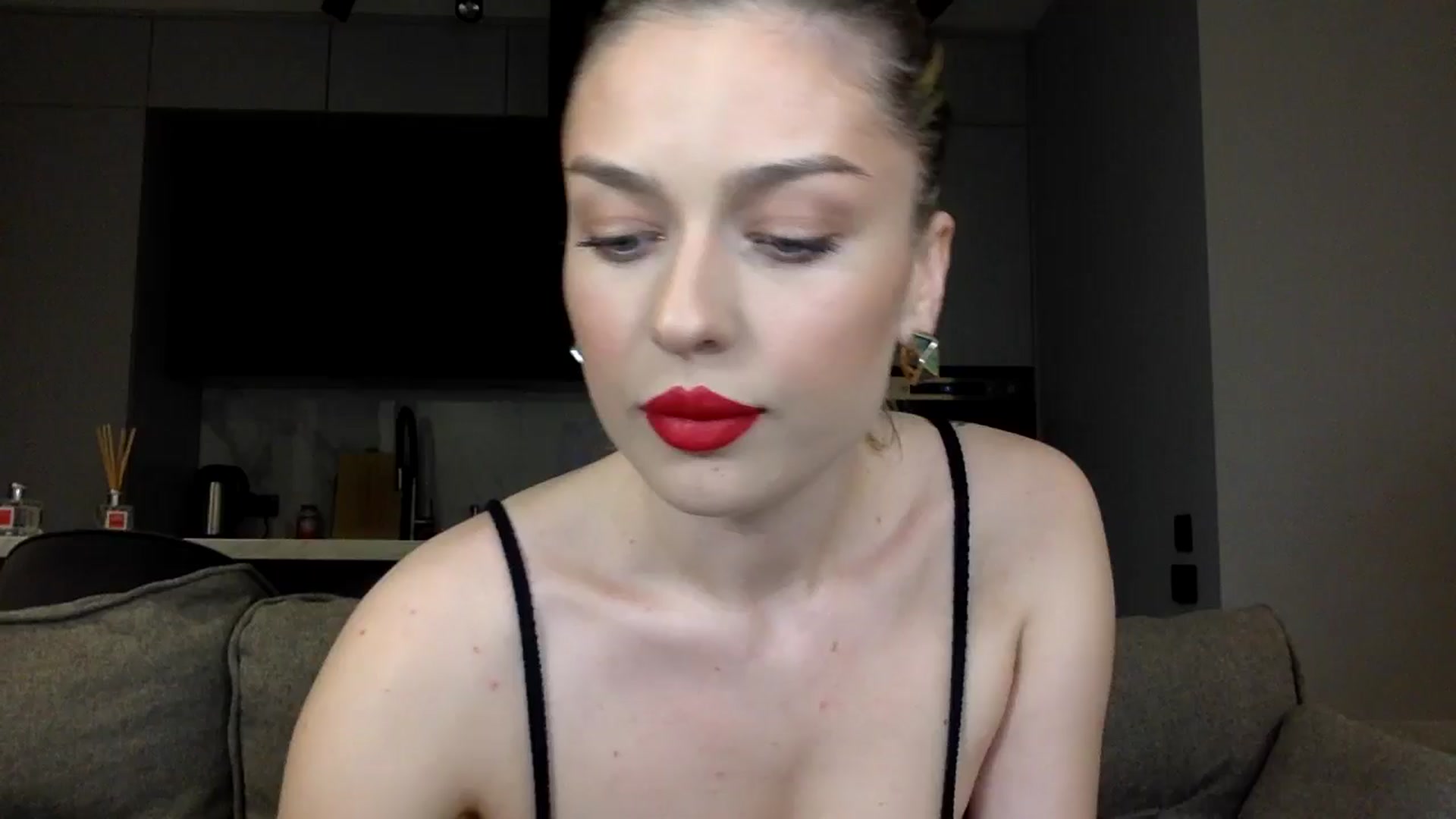 Gallery image thumbnail from SindiMoon's myfreecams stream on, 05/02/2024, 20:05 image 1 of 20