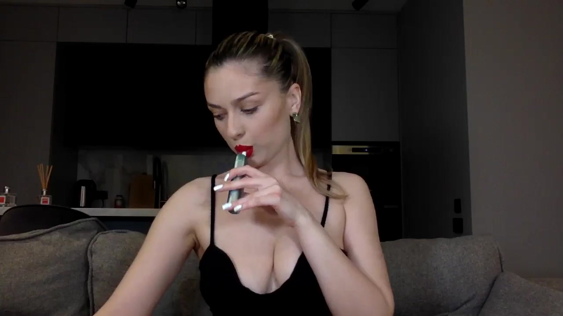 Gallery image thumbnail from SindiMoon's myfreecams stream on, 05/02/2024, 20:05 image 3 of 20